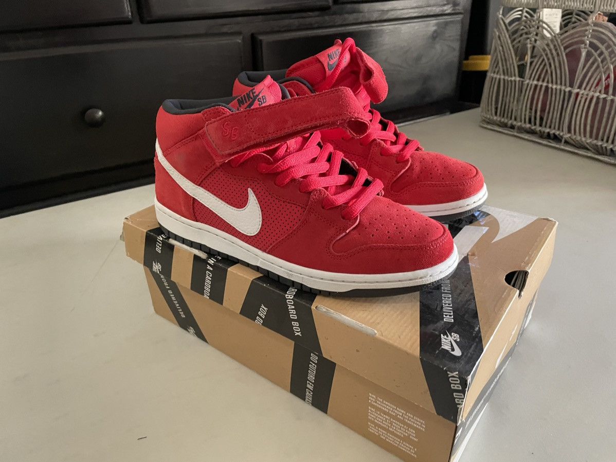 Nike Nike SB Dunk Mid Team Red Size US 8 / EU 41 - 2 Thumbnail