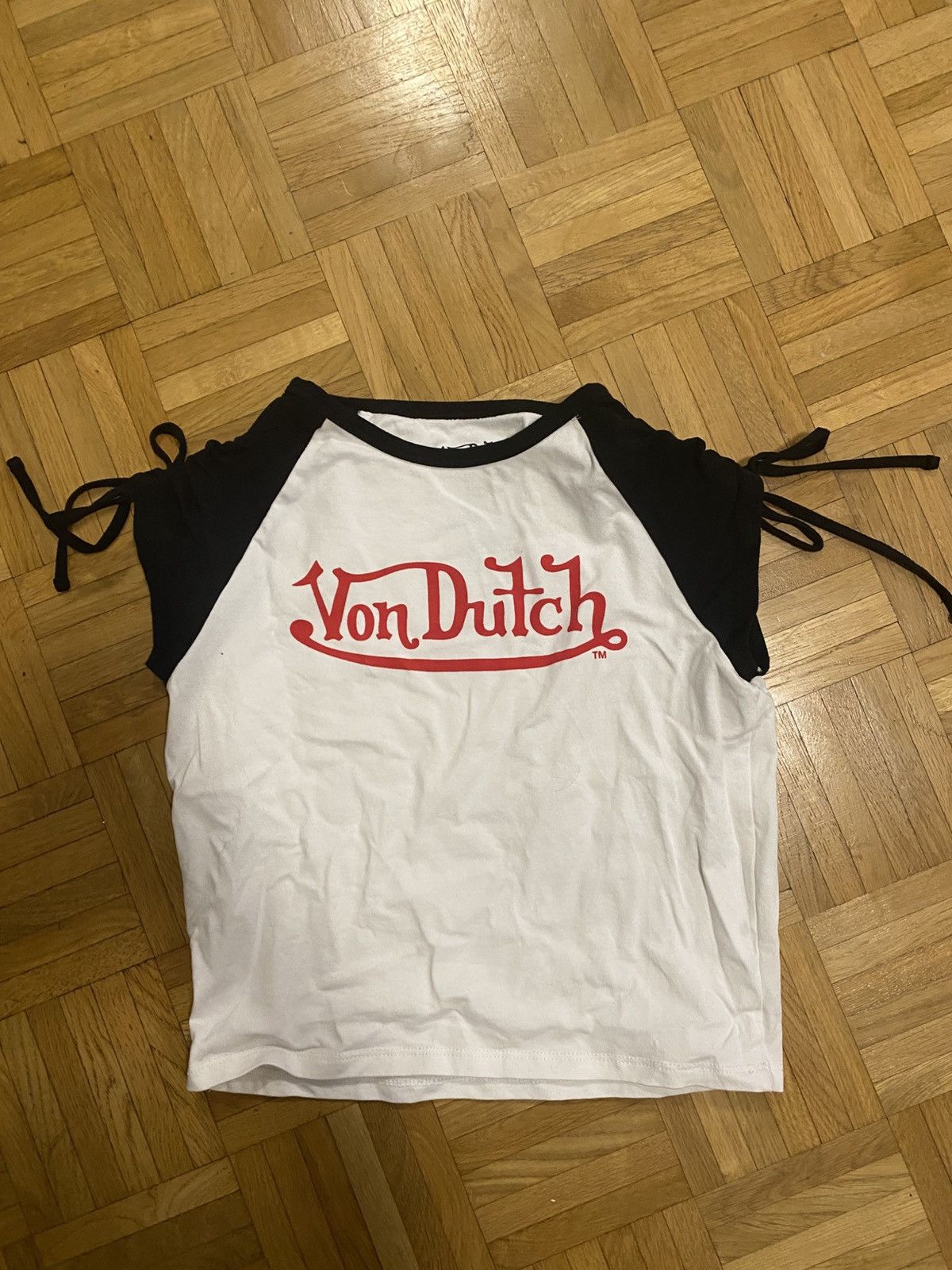 Von Dutch Von Dutch Y2K Tie-Sleeve Raglan Baby Tee – Black/White Size S / US 4 / IT 40 - 1 Thumbnail