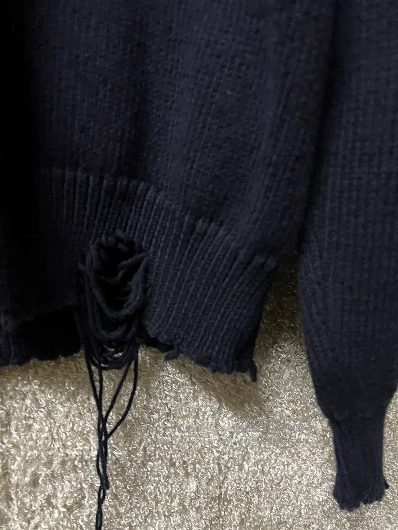 Maison Margiela Maison Margiela Men's Destroyed Crewneck Sweatshirt. Size US M / EU 48-50 / 2 - 2 Thumbnail