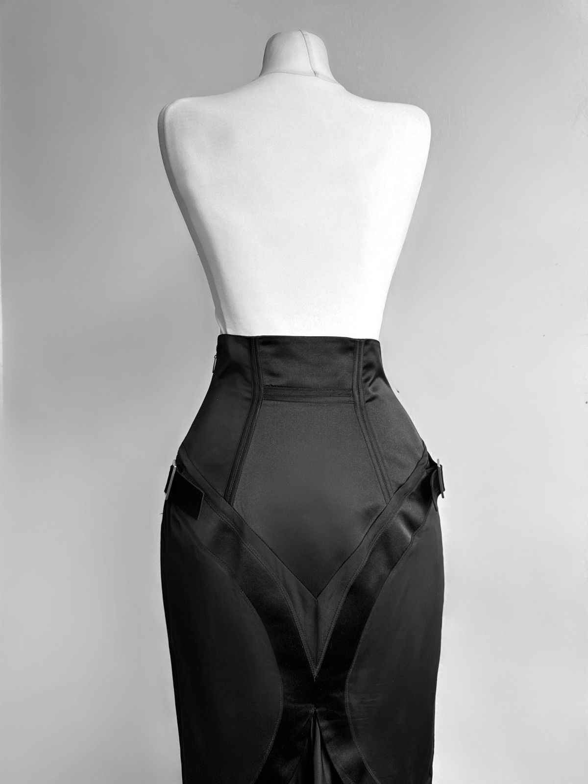 Tom Ford Famous Tom Ford for Gucci RUNWAY Fall/Winter 2003 skirt Size 26" / US 2 / IT 38 - 12 Thumbnail