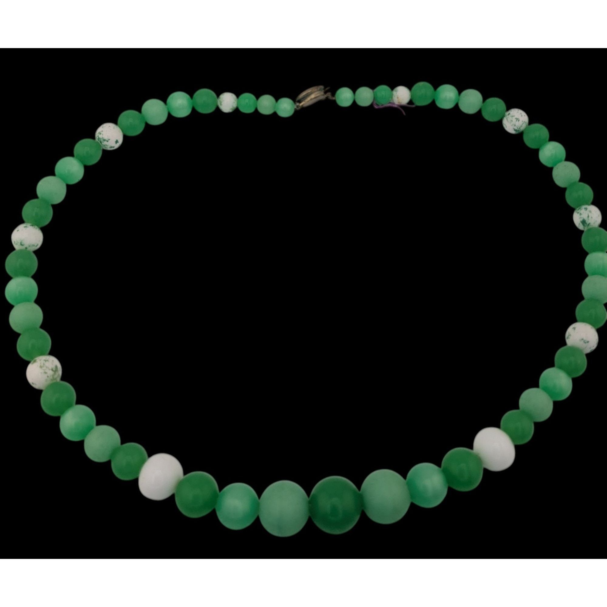 Other Vintage Retro Green & White Beaded Necklace Size ONE SIZE - 2 Thumbnail