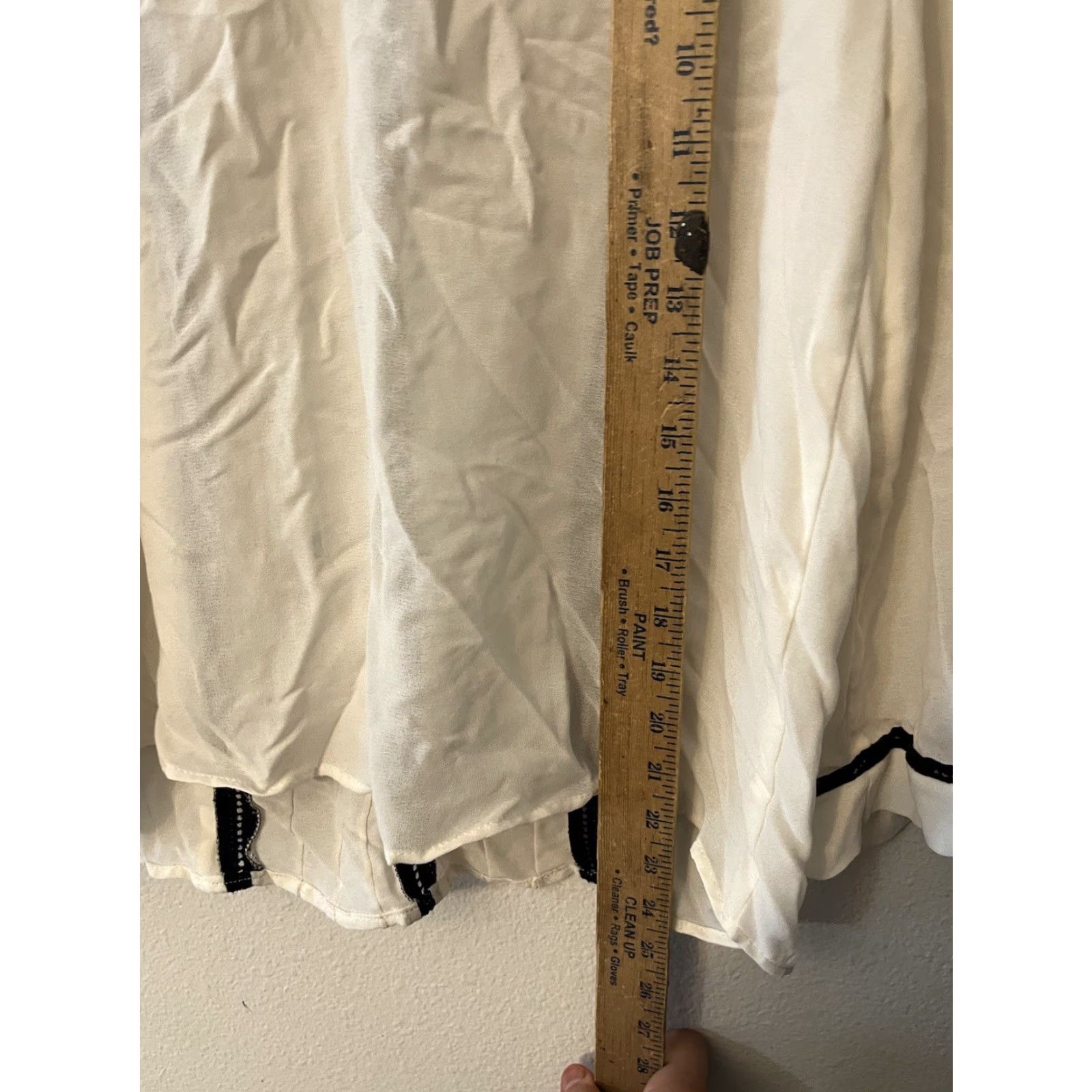 Zara Zara Blouse Shirt Women M White Crew Neck Button Embroidered Back Casual Semi Sheer Basic Public? Size M / US 6-8 / IT 42-44 - 4 Thumbnail
