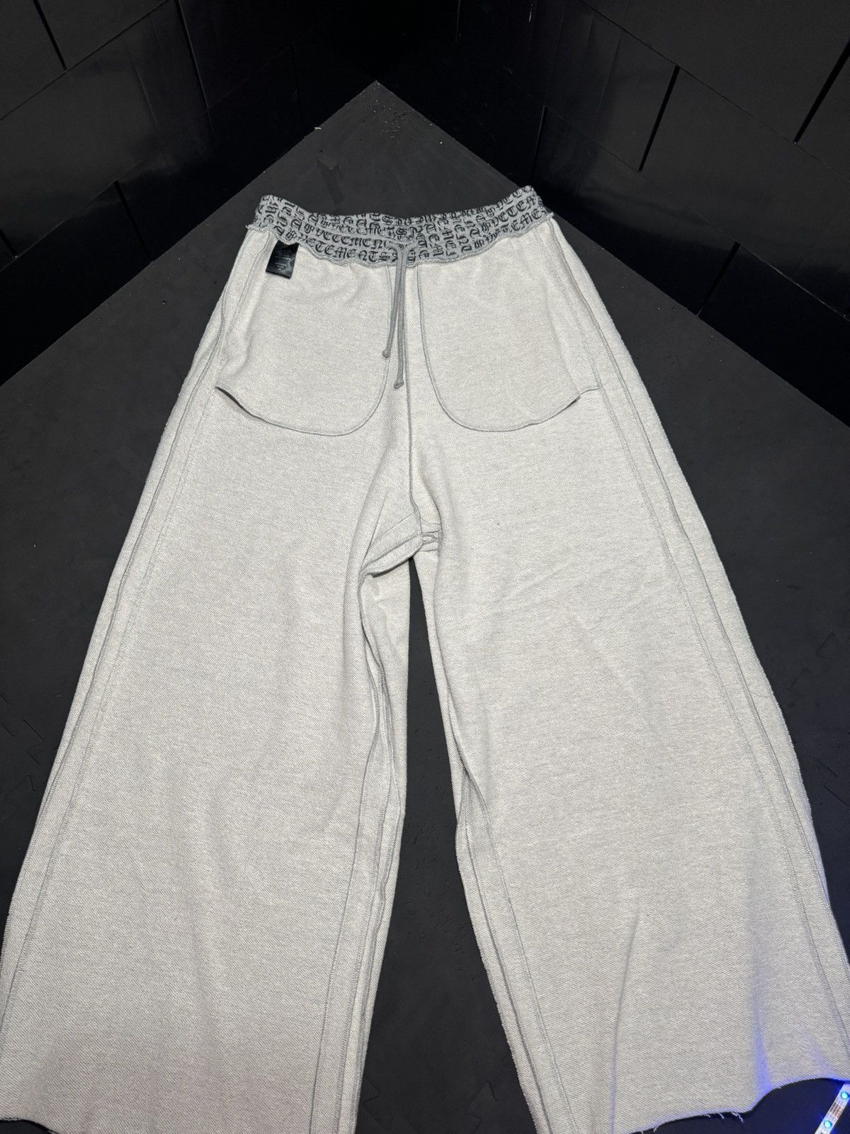 Vetements Vetements Gothic Monogram Sweatpants Size S Size US 32 / EU 48 - 13 Thumbnail