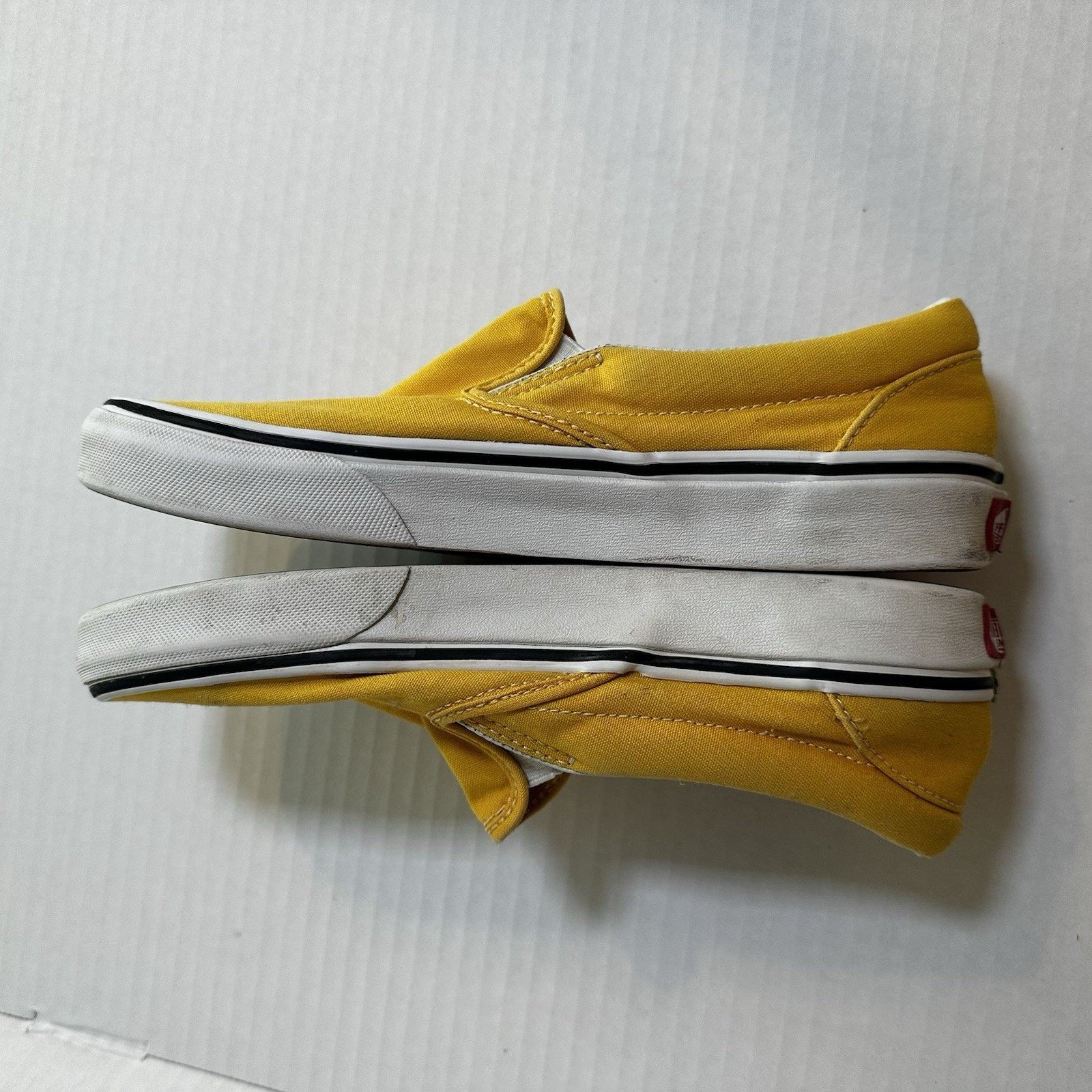 Vans Vans Classic Slip-on Yellow Shoes M5.5 /Wo7 Skate Sneakers Size US 6.5 / EU 39-40 - 7 Thumbnail
