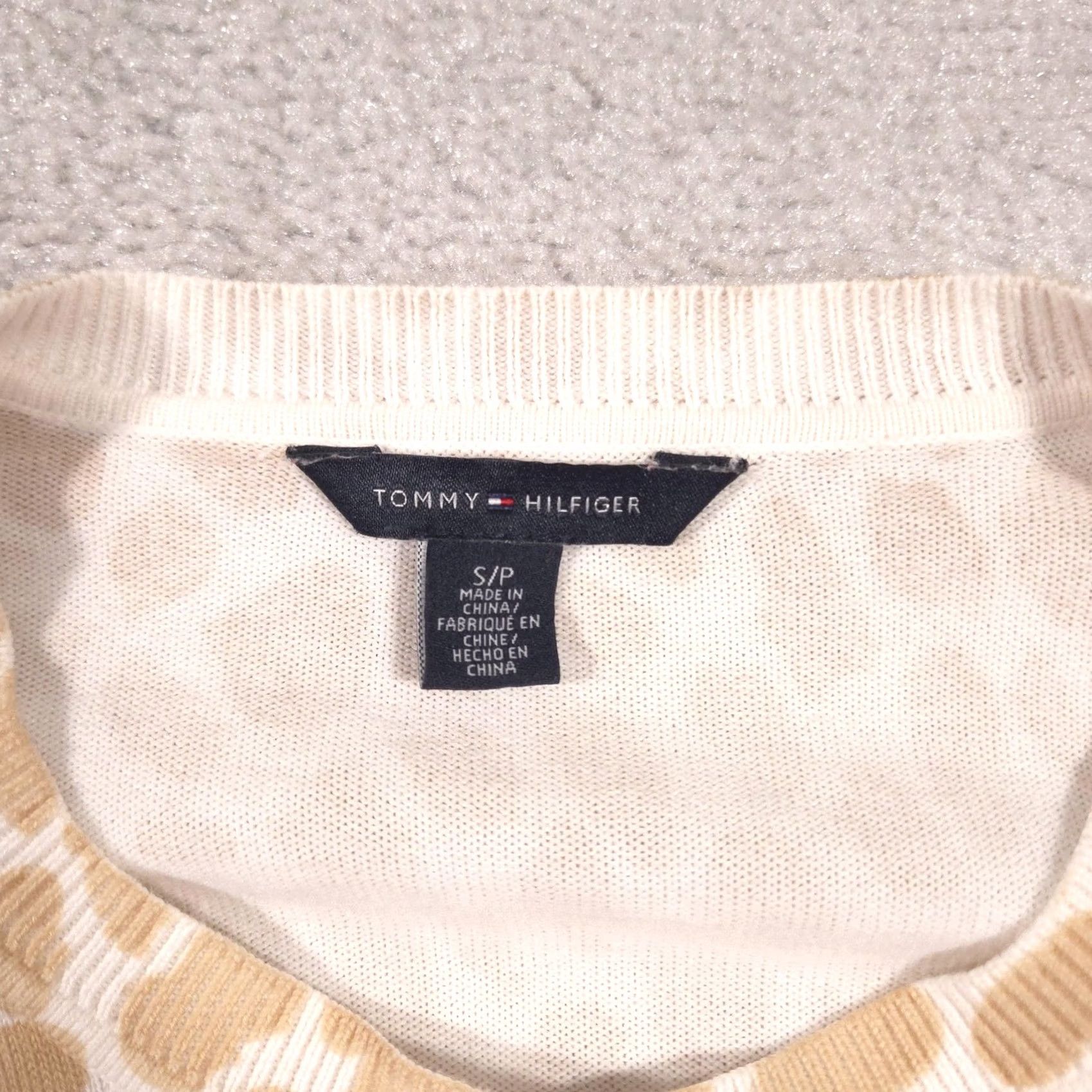 Tommy Hilfiger VINTAGE Tommy Hilfiger Cardigan Sweater Womens Small Beige Animal Print Button Front Size S / US 4 / IT 40 - 6 Thumbnail