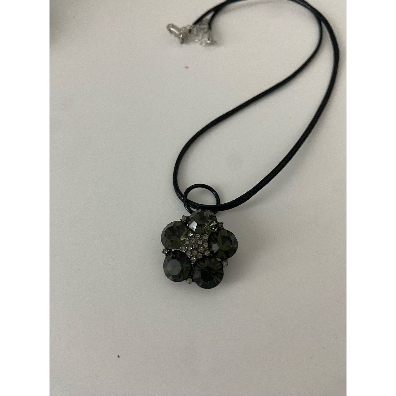 Handmade crystal flower pendant necklace Size ONE SIZE - 4 Thumbnail
