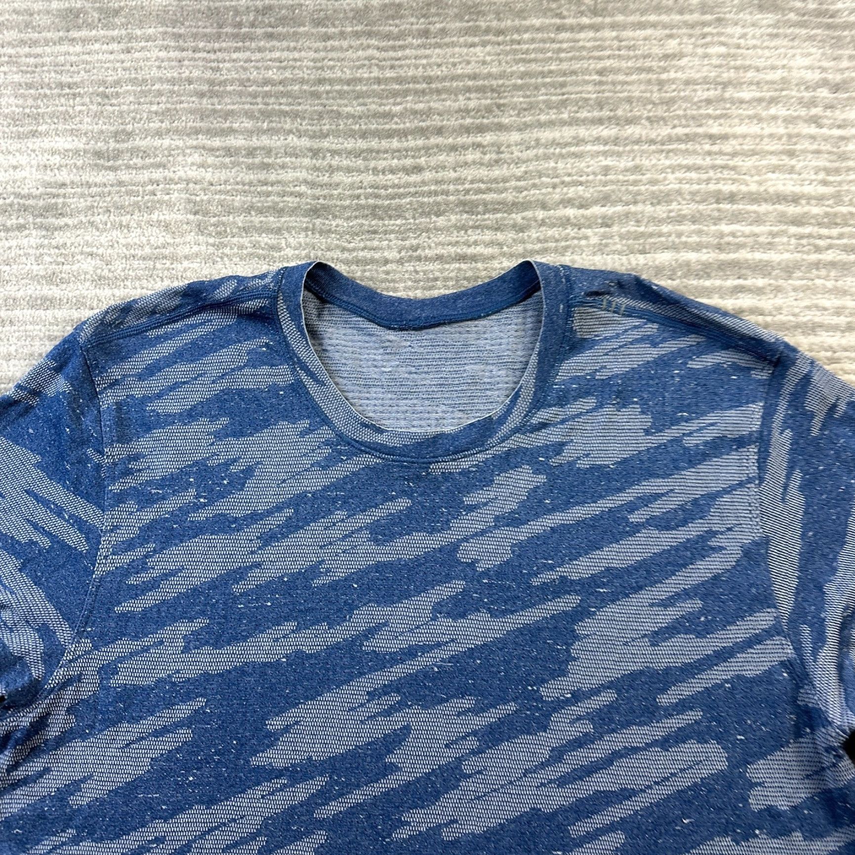 Lululemon Lululemon Shirt Medium Blue Camouflage Metal Vent Breathe Short Sleeve Gym Mens Size US M / EU 48-50 / 2 - 3 Thumbnail