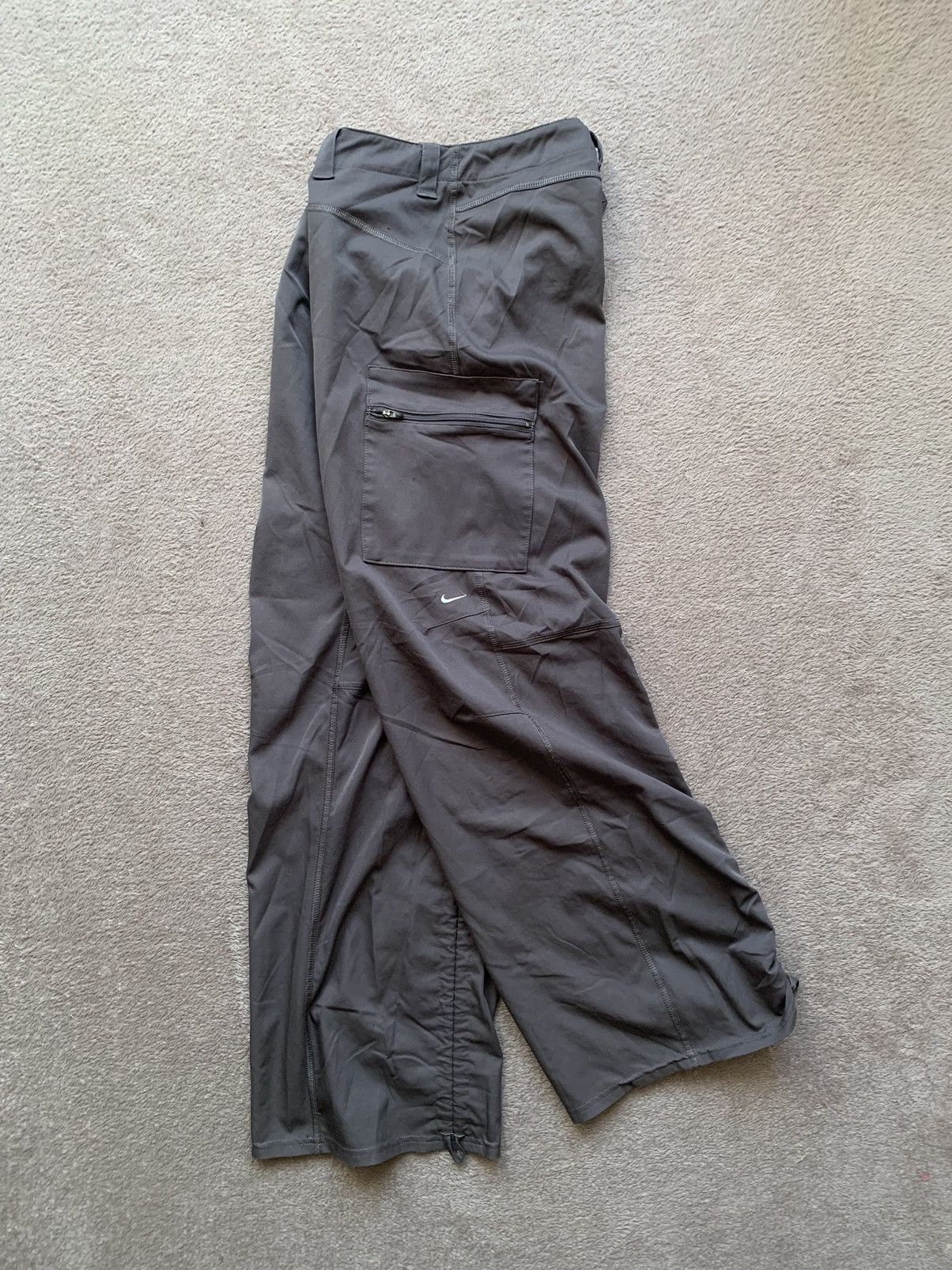 Nike Nike vintage Y2K multi pocket parachute baggy pants Size 30" / US 8 / IT 44 - 2 Thumbnail