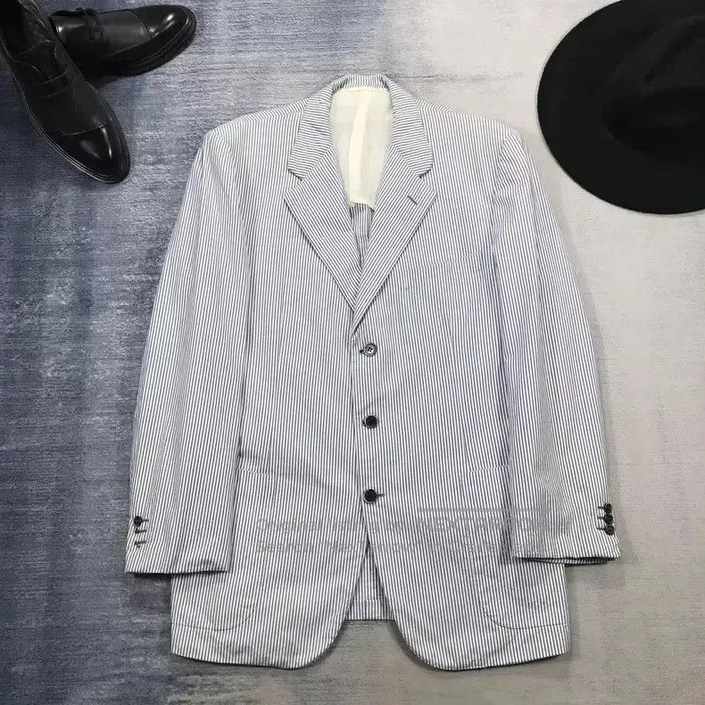 Brioni Brioni Men's Suit, Classic Blue and White Striped Size US L / EU 52-54 / 3 - 1 Thumbnail