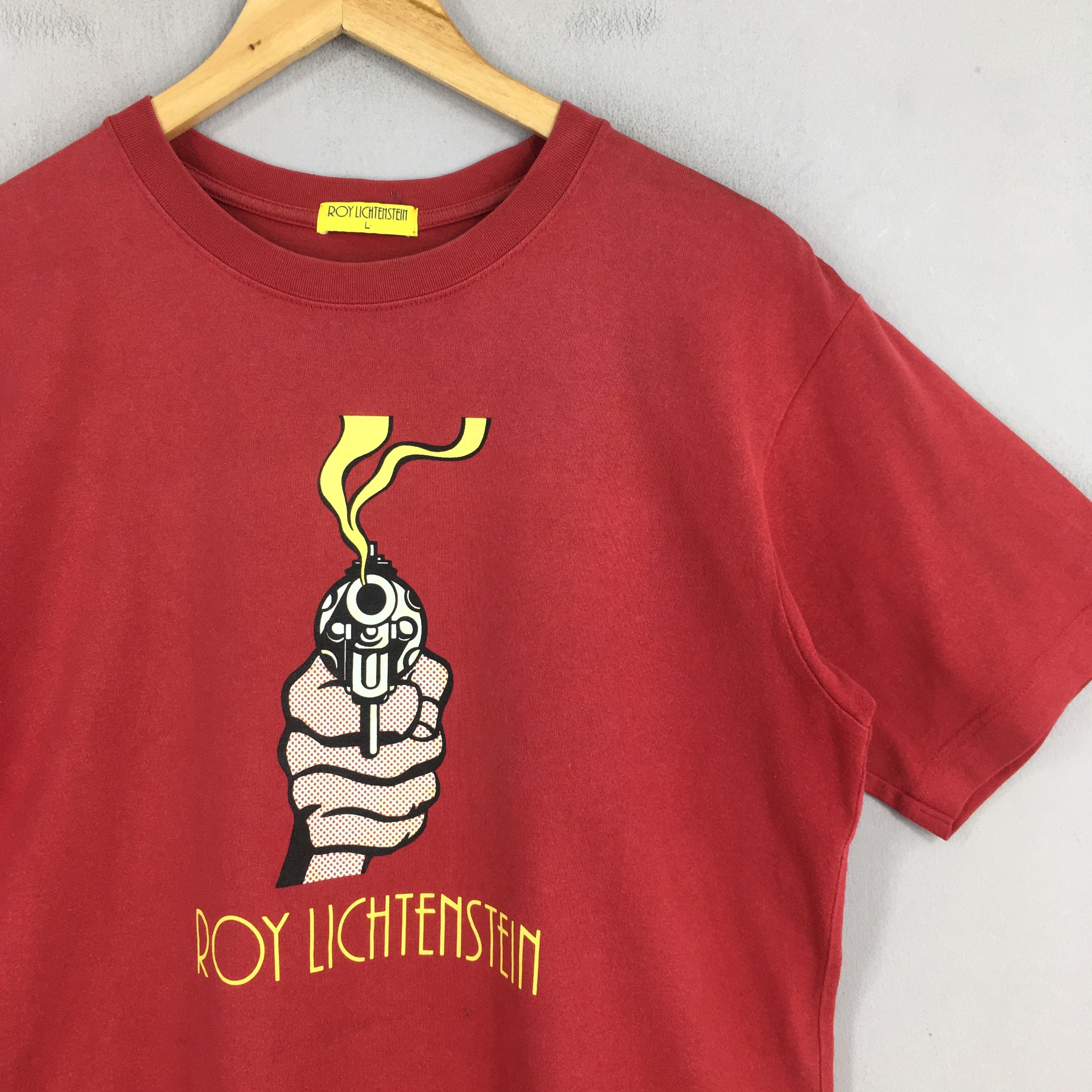 Vintage Roy Lichtenstein Gun in America (1968) Art Red T shirt Large Size US L / EU 52-54 / 3 - 2 Thumbnail