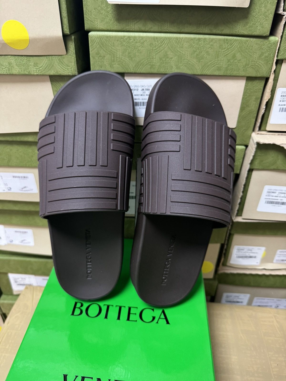 Bottega Veneta Bottega Veneta Embossed Rubber Slides Size US 8 / EU 41 - 6 Thumbnail