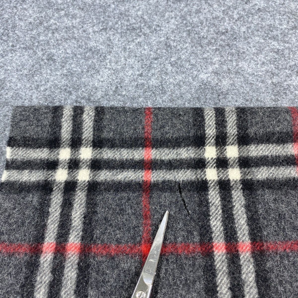 Burberry Burberrys Scarf # D599 # Muffler # Neckwear Size ONE SIZE - 4 Thumbnail