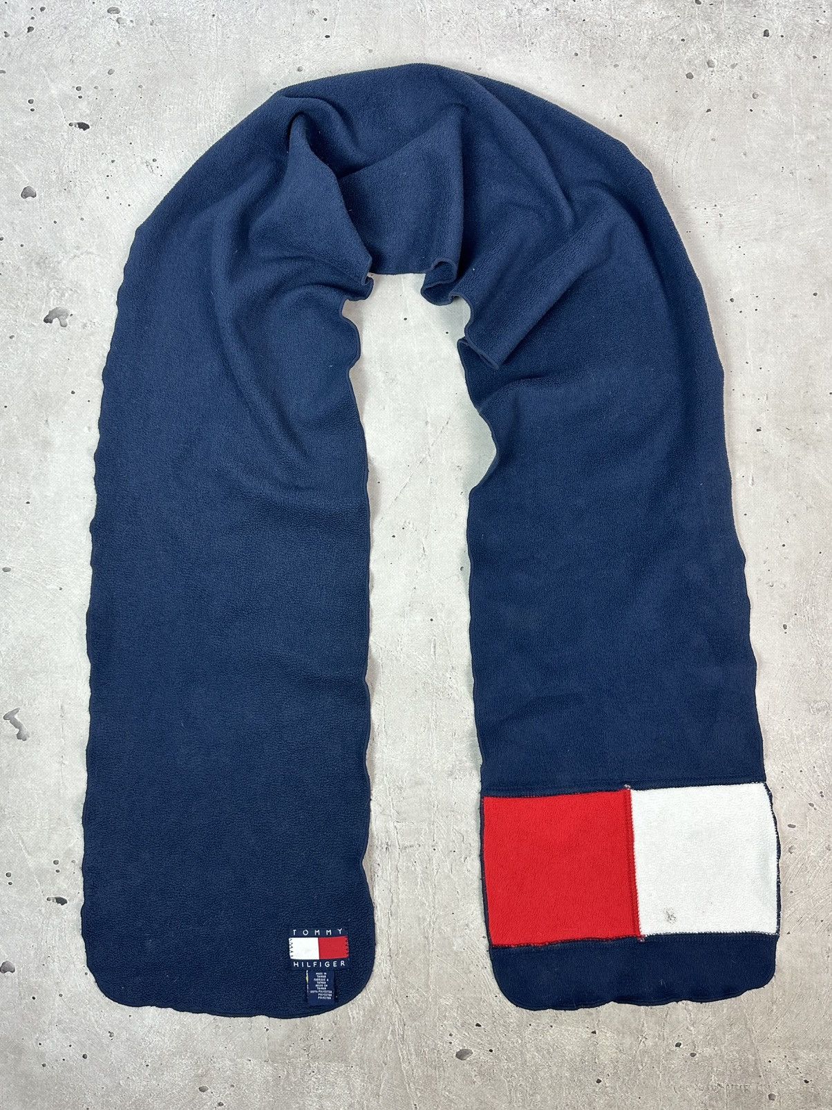 Tommy Hilfiger Vintage Tommy Hilfiger Big Logo Fleece Scarf Size ONE SIZE - 1 Thumbnail