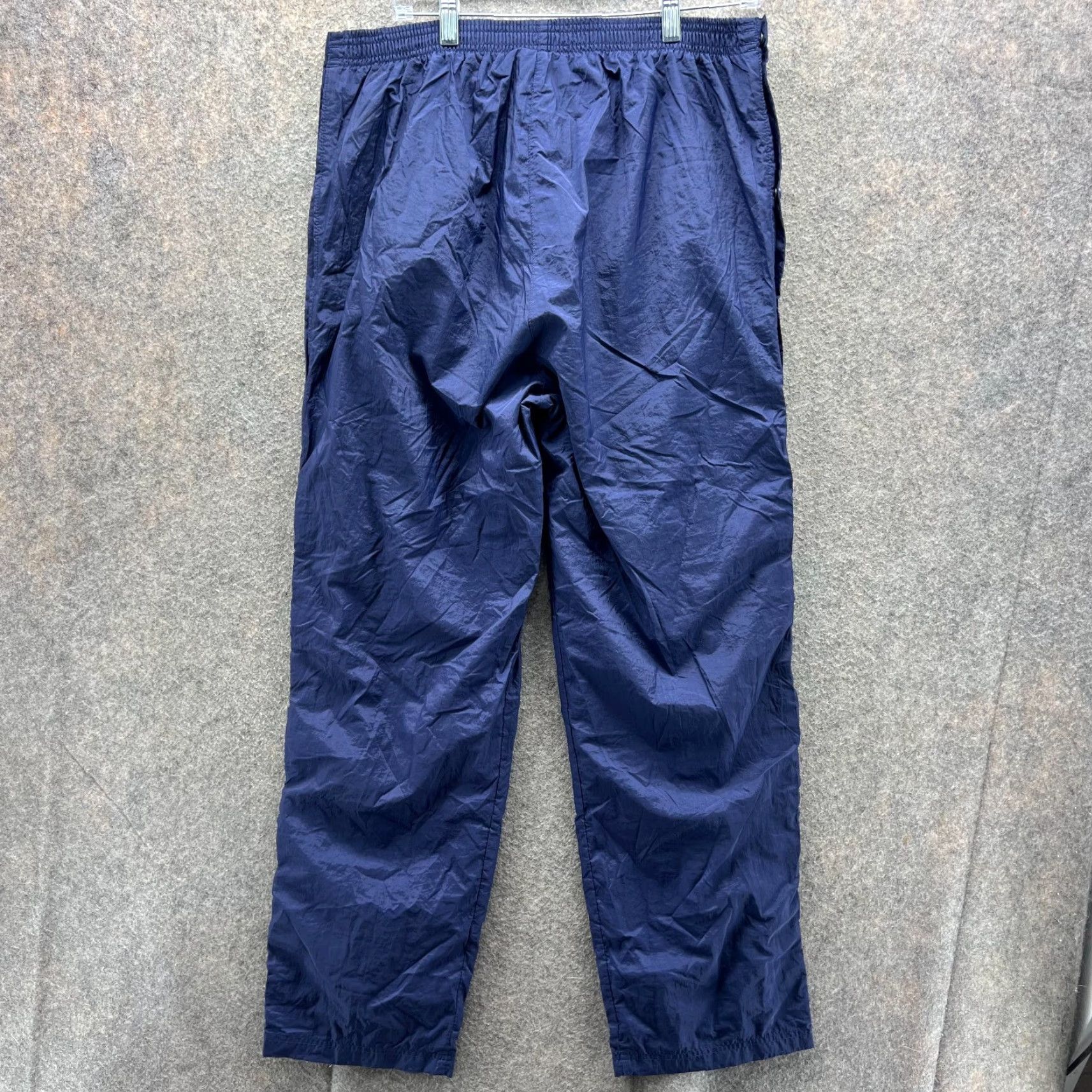 Adidas VINTAGE Adidas Pants Men Large Blue Navy Windbreaker Lined Trefoil Windbreaker Pants Man Large Blue Navy 90s? 2000s? Size US 33 - 2 Thumbnail