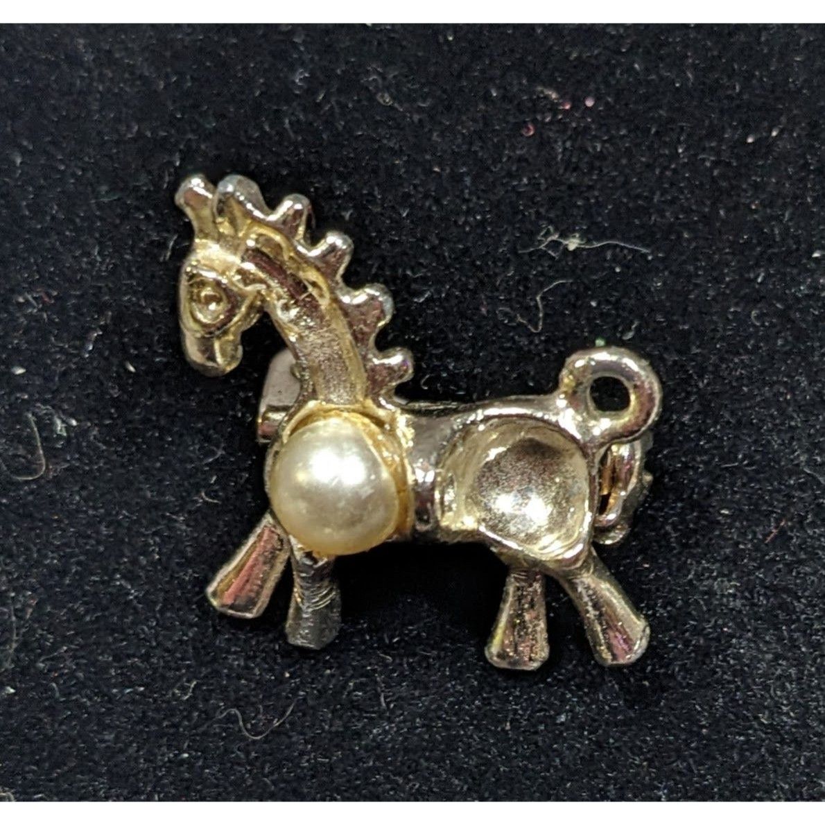 Other Vintage Stylized Mini Horse Brooch Silver Tone With Faux Pea Size ONE SIZE - 3 Thumbnail
