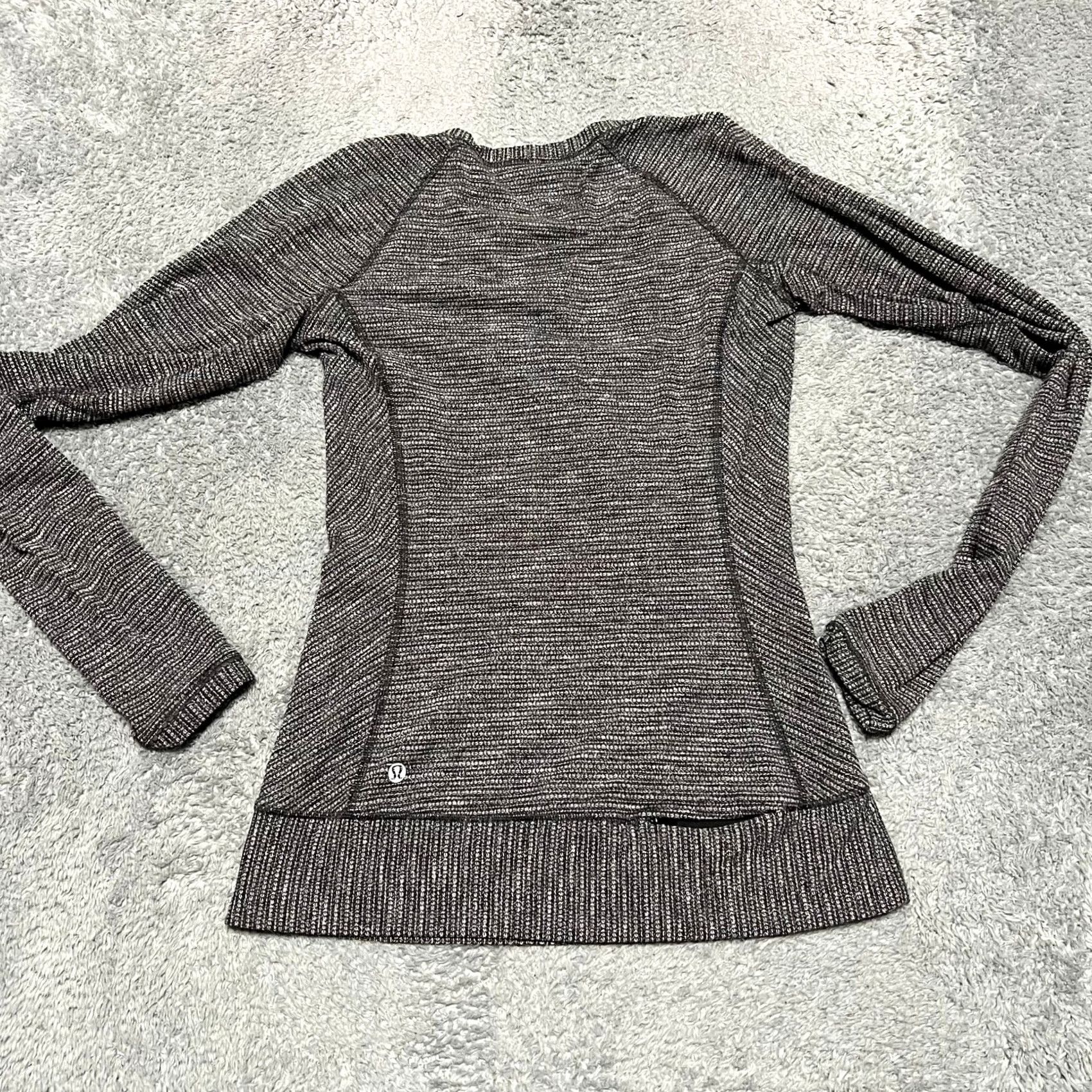 Lululemon Lululemon Shirt Womens 4 Black Long Sleeve Race Your Pace Running Womens Size 4 Regular Size S / US 4 / IT 40 - 3 Thumbnail
