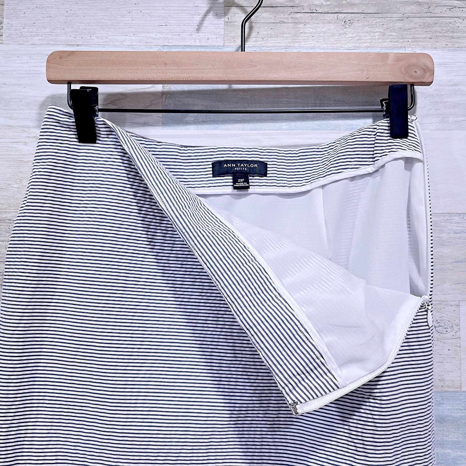 Ann Taylor Ann Taylor Mini Seersucker Skirt Blue White Stripe Womens 2P Size 26" / US 2 / IT 38 - 2 Thumbnail