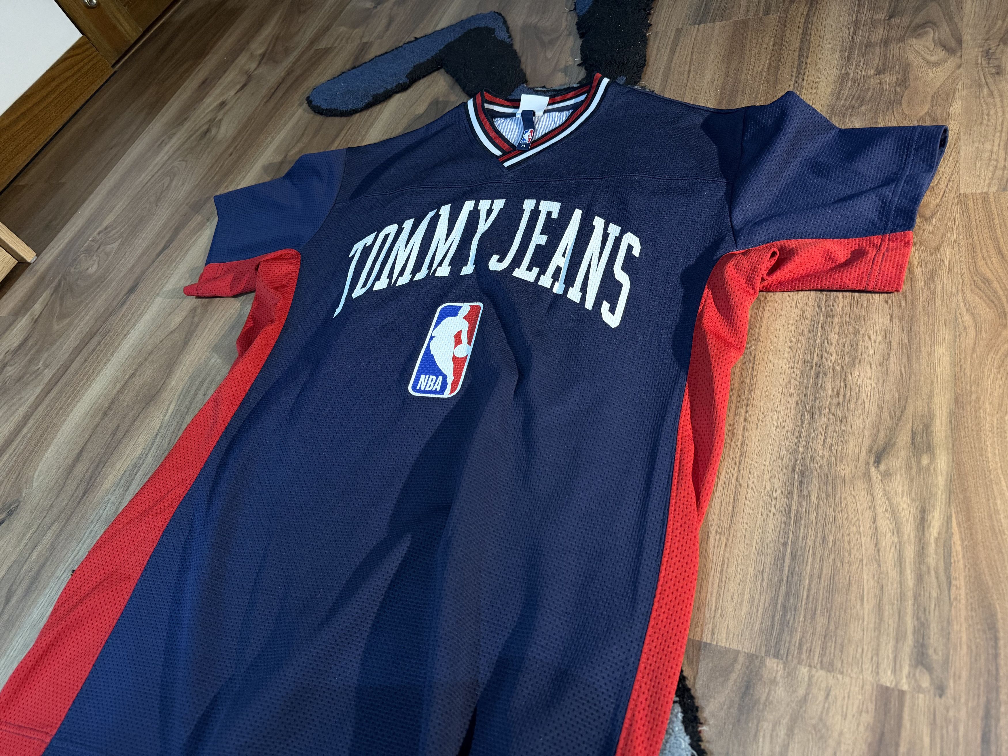 Tommy Hilfiger NBA x TOMMY JEANS Size US M / EU 48-50 / 2 - 1 Thumbnail