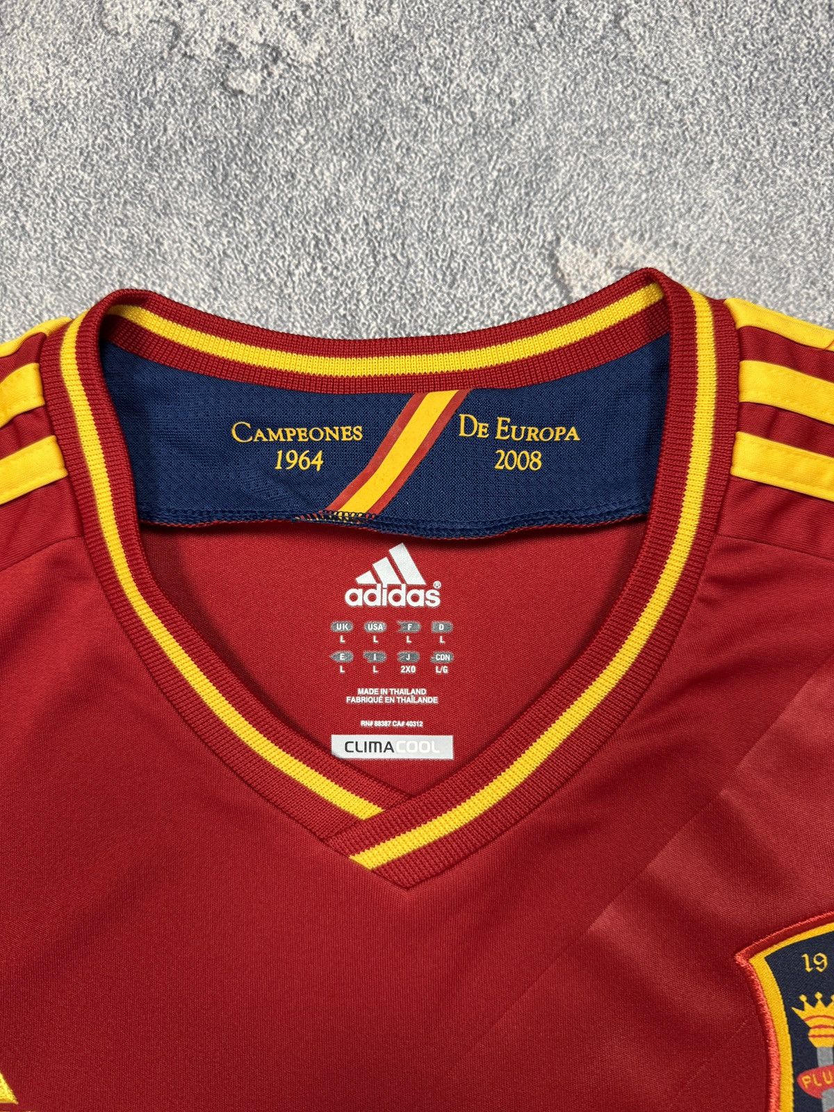 Adidas VINTAGE ADIDAS SPAIN EURO 2012 FOOTBALL SOCCER HOME JERSEY Size US L / EU 52-54 / 3 - 8 Thumbnail