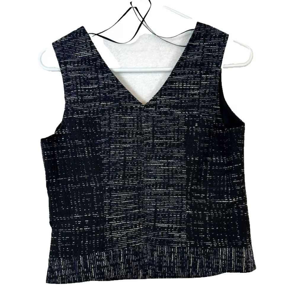 Banana Republic Banana Republic Blouse Sleeveless Black Tweed Cropped V-Neck Womens 0 Size 0 Cotton Blend Polyester Modern Classic Casual Party Work Size XS / US 0-2 / IT 36-38 - 3 Thumbnail
