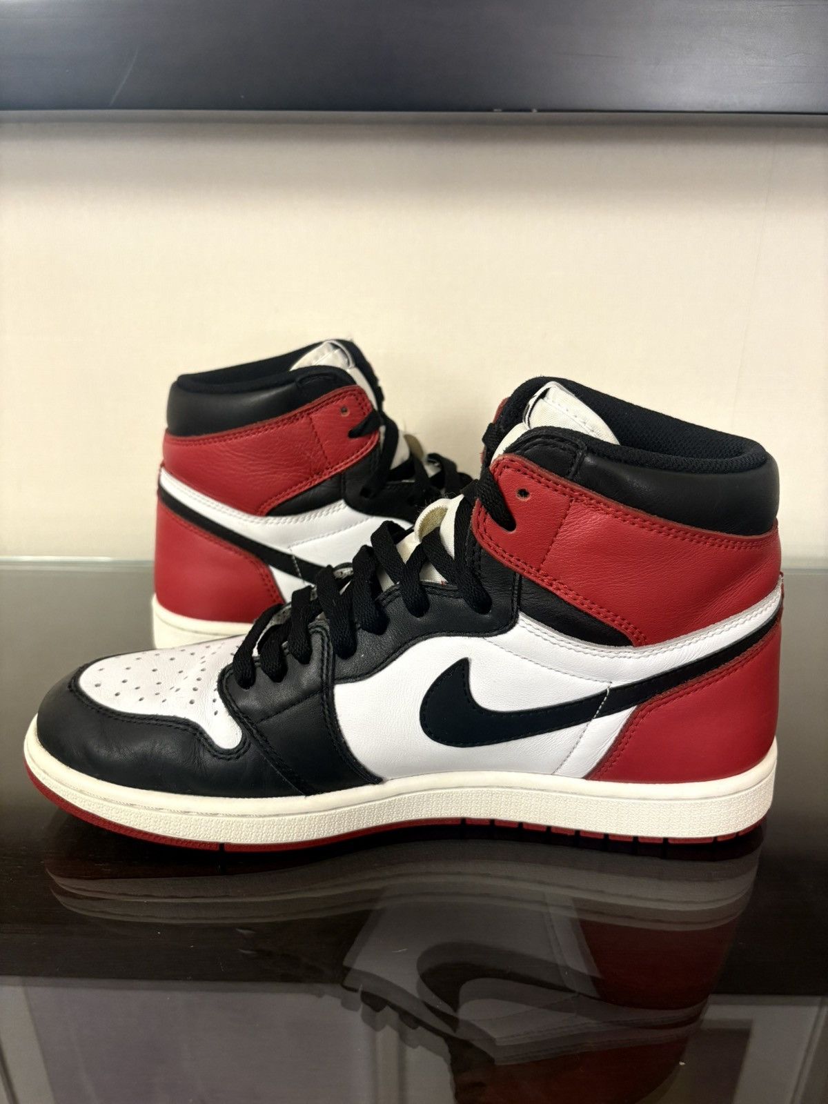 Jordan Brand Jordan 1 Retro High OG Black Toe 2016 Sz 10 Nike Air Size US 10 / EU 43 - 13 Thumbnail
