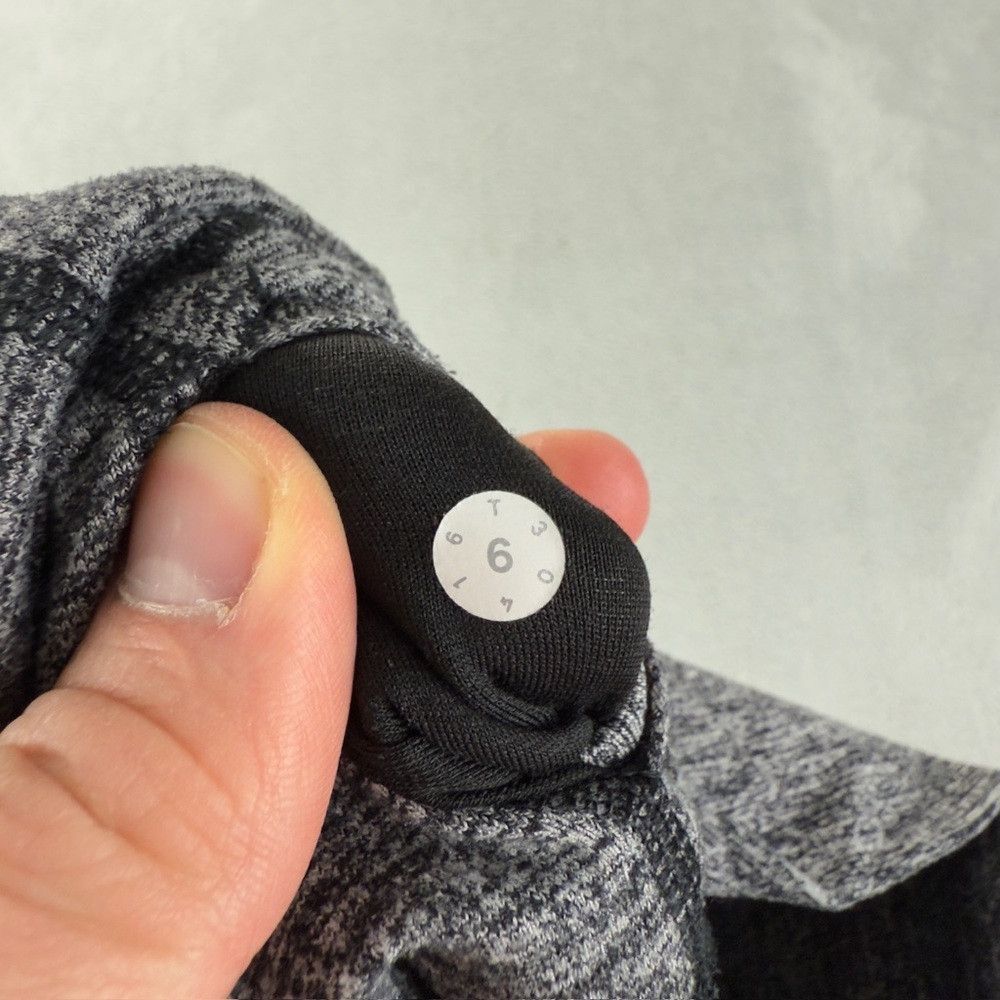 Lululemon Lululemon cropped Grey / Black Activewear Leggings Women’s Size 28" / US 6 / IT 42 - 4 Thumbnail