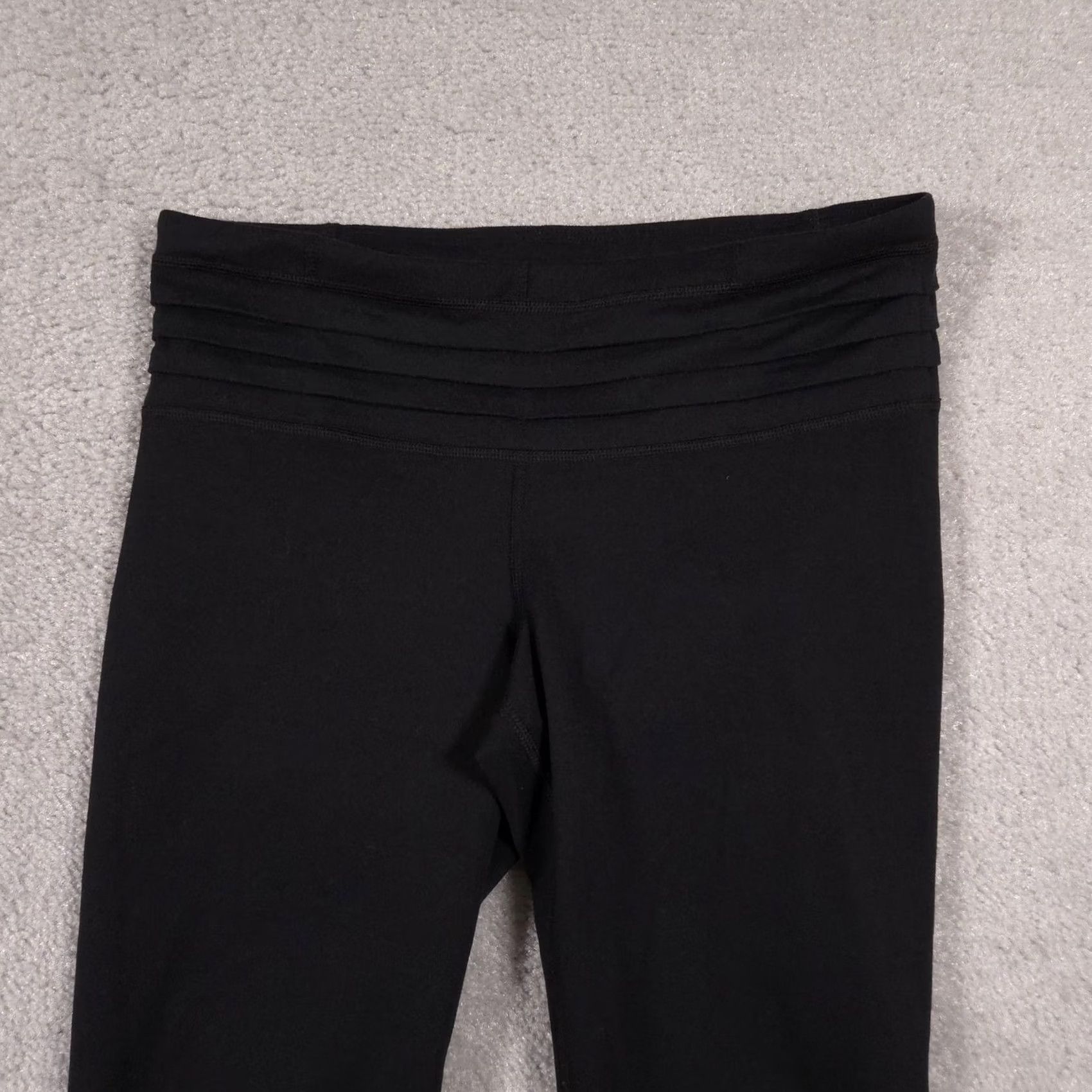 Under Armour Under Armour Leggings Womens Small AllSeason Gear Cropped Yoga Activewear Gym Black Capri Short Inseam 19in Womens/S Size 28" / US 6 / IT 42 - 3 Thumbnail