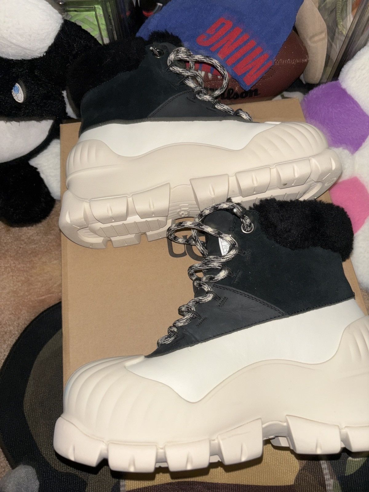 Ugg Ugg boots adiroam Size US 7 / EU 40 - 2 Thumbnail