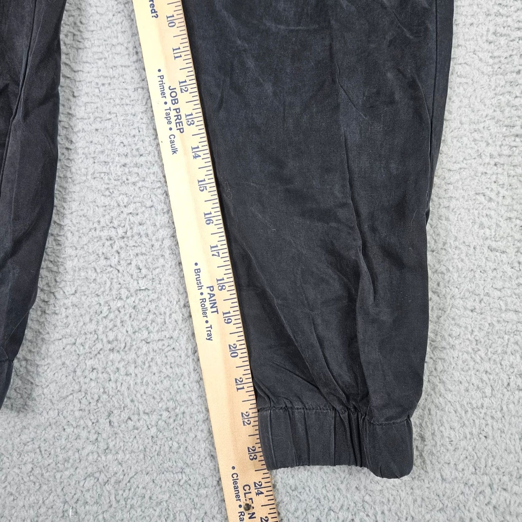 Vintage Dress Forum Women’s Tencel Pull-on Black Jogger Pant S Casual Regular Inseam 23" Size 26 Waist Button Machine Washable Size 28" / US 6 / IT 42 - 4 Thumbnail