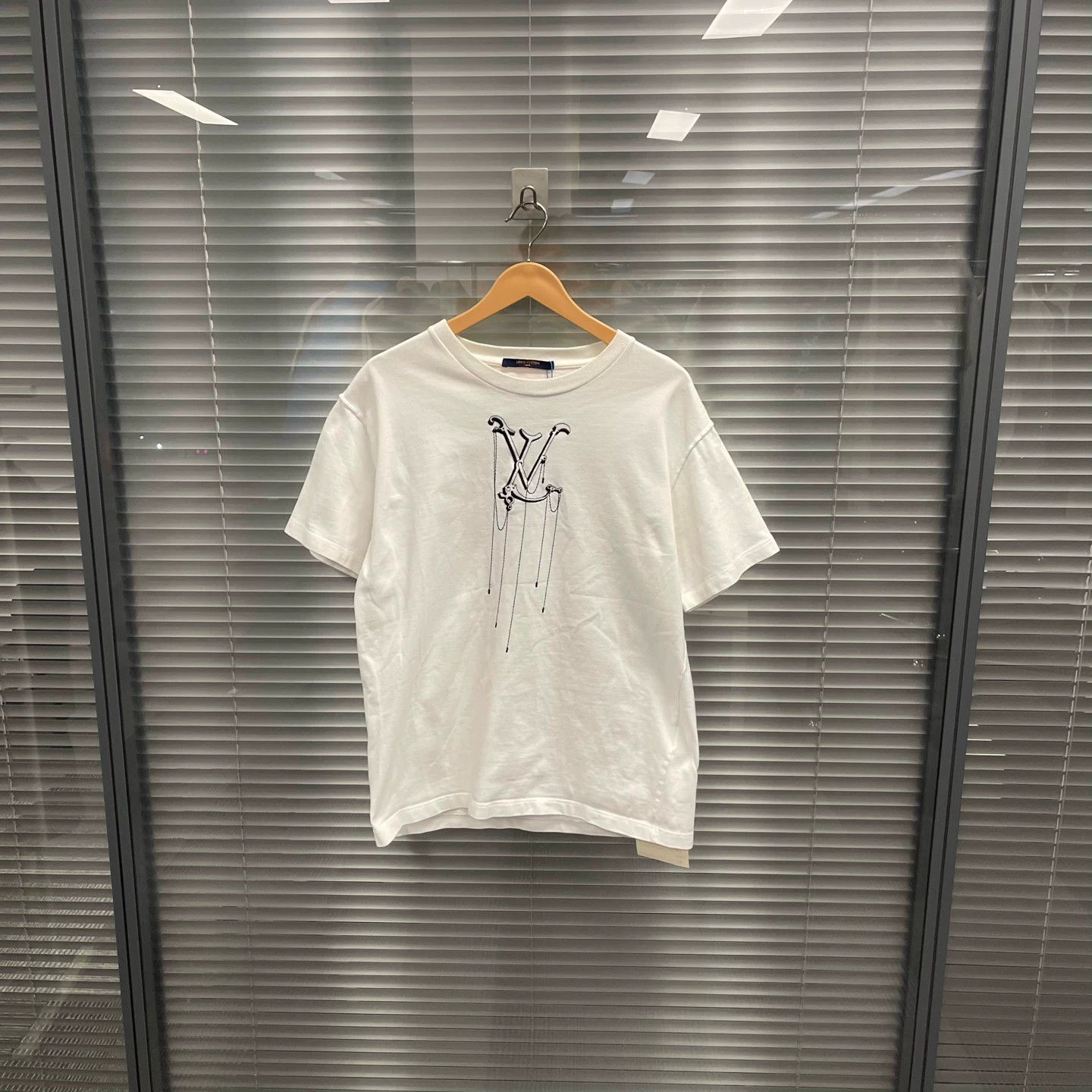 Louis Vuitton LV White Anchor Embroidered T-Shirt M Near Mint Size US M / EU 48-50 / 2 - 1 Thumbnail