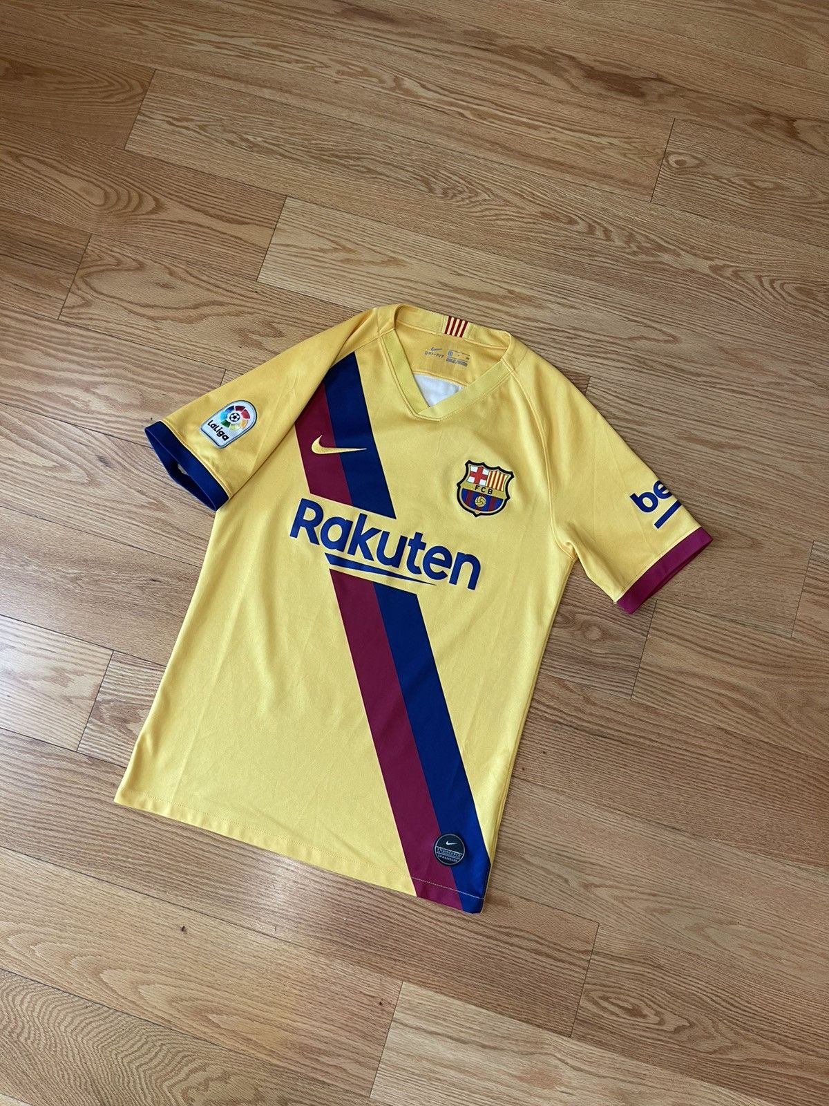 Nike Nike FC Barcelona LIONEL MESSI🇦🇷 2019/20 away jersey Size US S / EU 44-46 / 1 - 2 Thumbnail