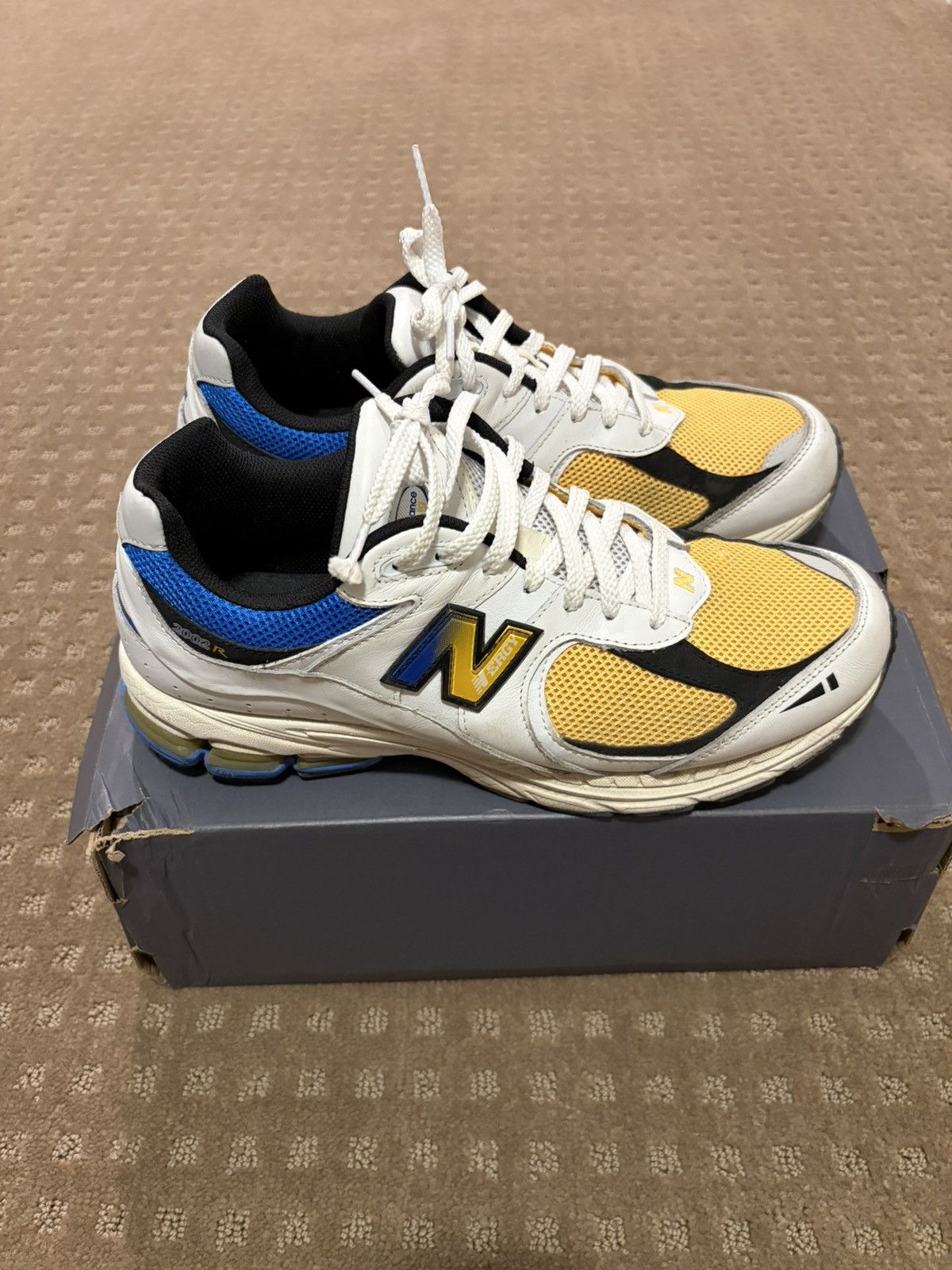 New Balance New Balance 2002R Size US 10.5 / EU 43-44 - 2 Thumbnail