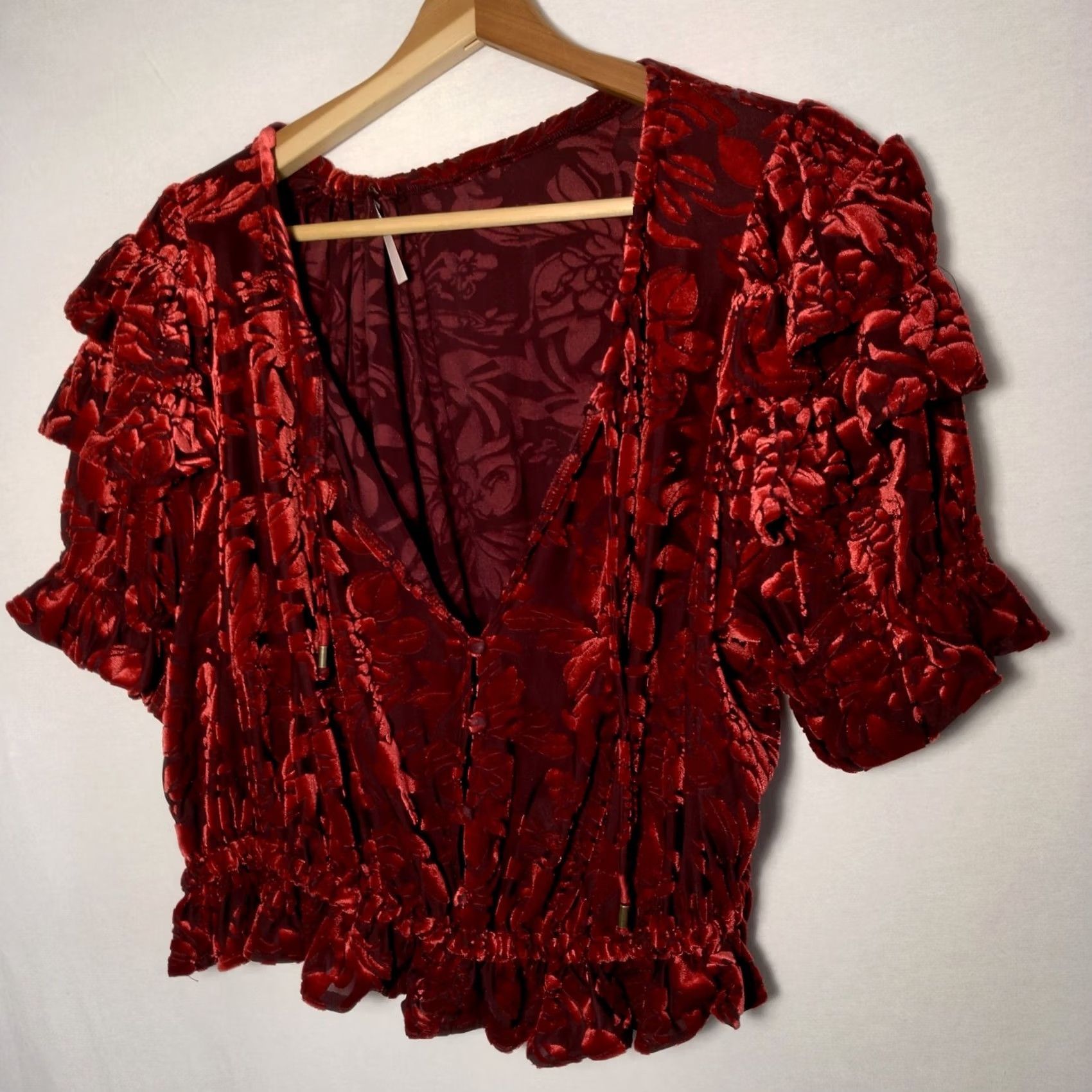 Free People Free People Shirt S Red Floral Velour Crop V-Neck Puff Sleeve Ruffle Velveteen Dream Blouse Size S / US 4 / IT 40 - 3 Thumbnail
