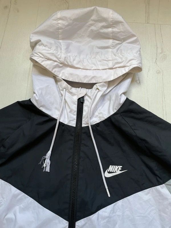 Nike Nike 2018 Windbreaker Jacket Hoodie Zip Lightweight Sz M Size US M / EU 48-50 / 2 - 2 Thumbnail