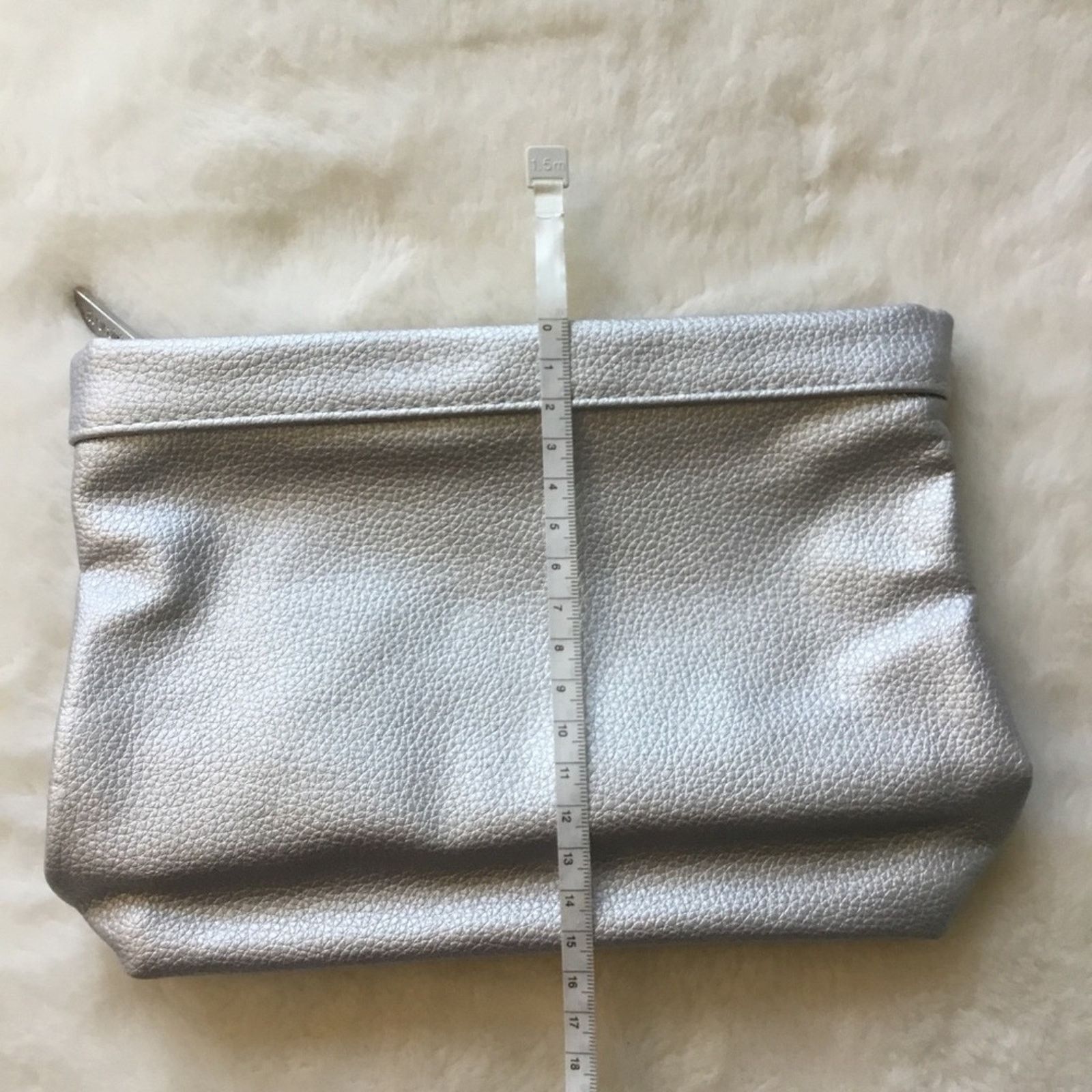 Other La Prarie Silver Makeup Bag Size ONE SIZE - 4 Thumbnail