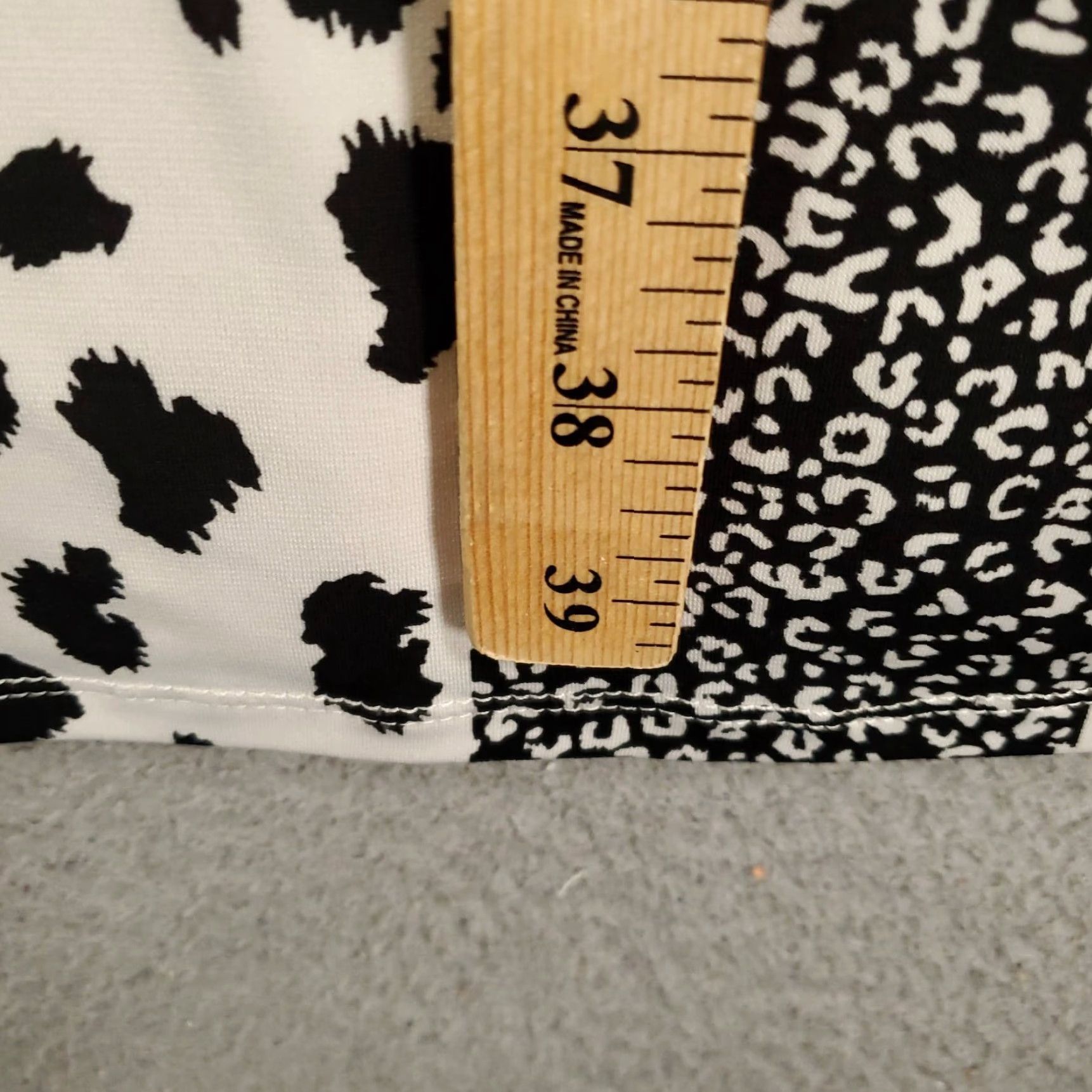 Vintage Womens Animal Print Dress Size 26W 28W Black White Mixed Pattern Cold Shoulder Size 4XL / US 24-26 - 2 Thumbnail