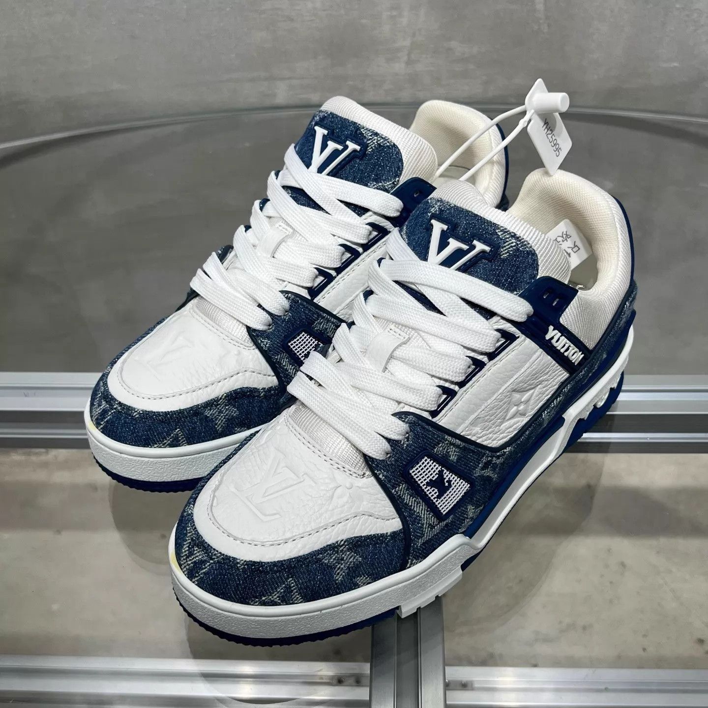 Louis Vuitton LV Trainer White Blue Denim UK2.5 36.5 Size US 6 / IT 36 - 2 Thumbnail