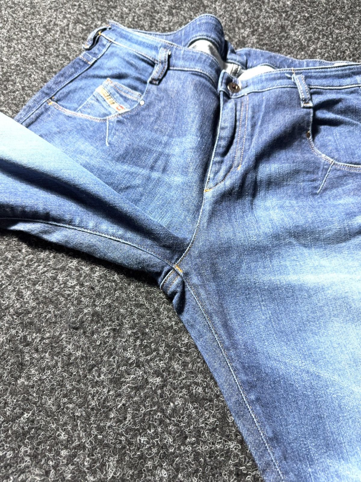 Diesel 00s Diesel Luxury Italy Chinelle Regular Slim Tapered Jeans Size 30" / US 8 / IT 44 - 12 Thumbnail