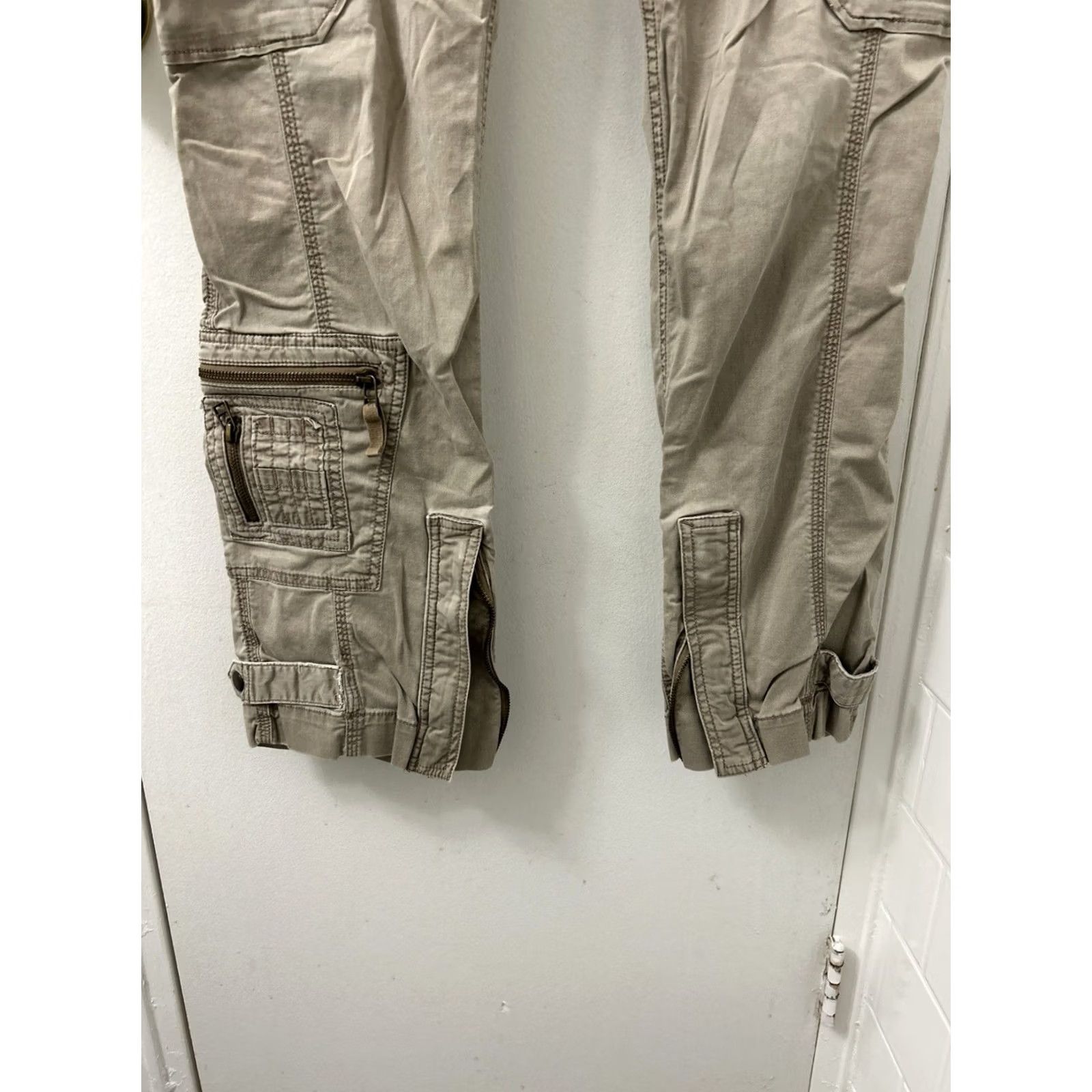 Eddie Bauer Eddie Bauer Cargo Pants Womens 18 Tan Zip Pockets Tapered Ankle Cuff 40x30 Cotton Blend Beige Regular My Pants Mens Women Girls? Size 40" / US 18 - 3 Thumbnail