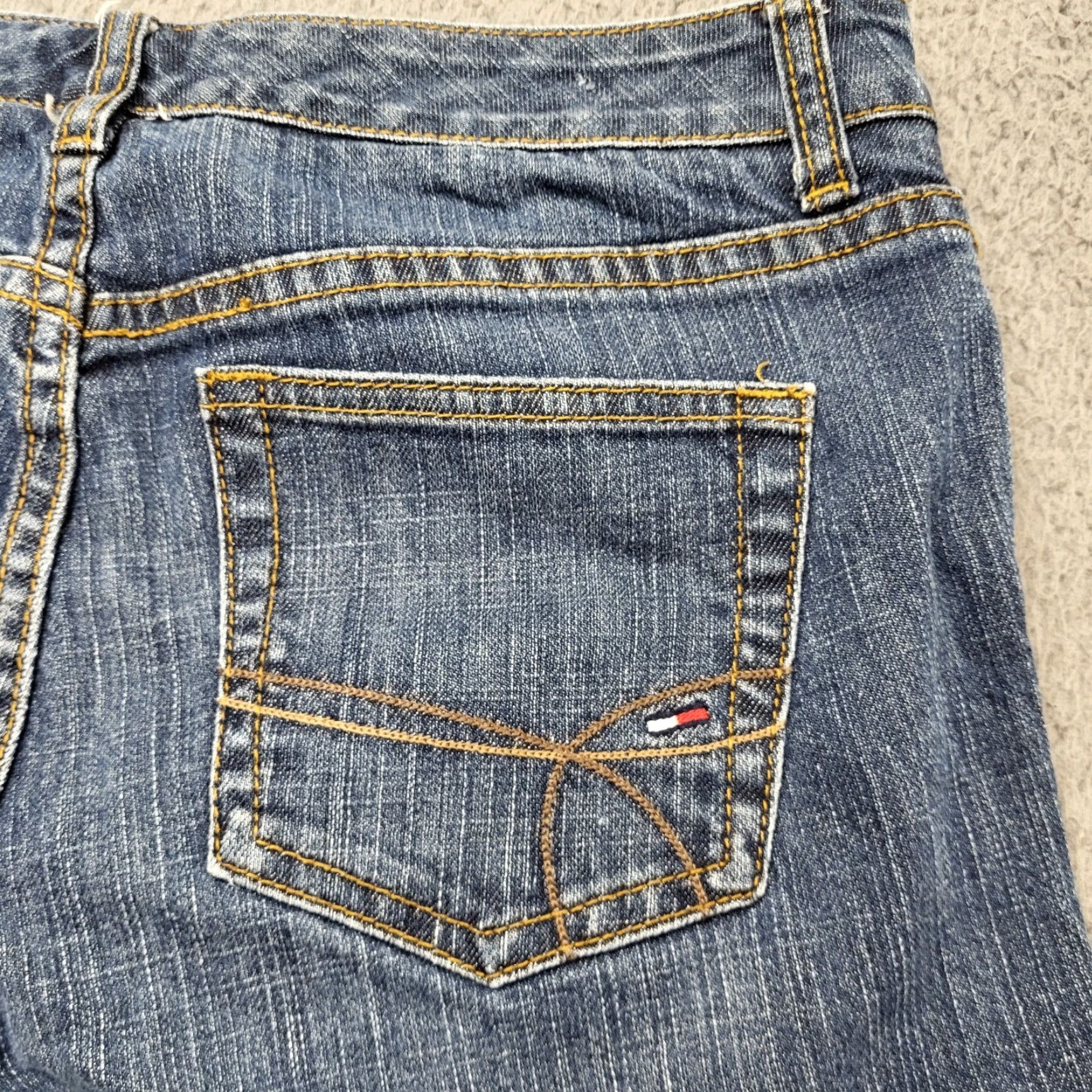 Tommy Hilfiger Tommy Hilfiger Denim Jeans 4R Mid Rise Straight Leg Blue Medium Wash 5-Pocket Ladies Regular Fit Logo Hipster 90s Size 27" / US 4 / IT 40 - 5 Thumbnail