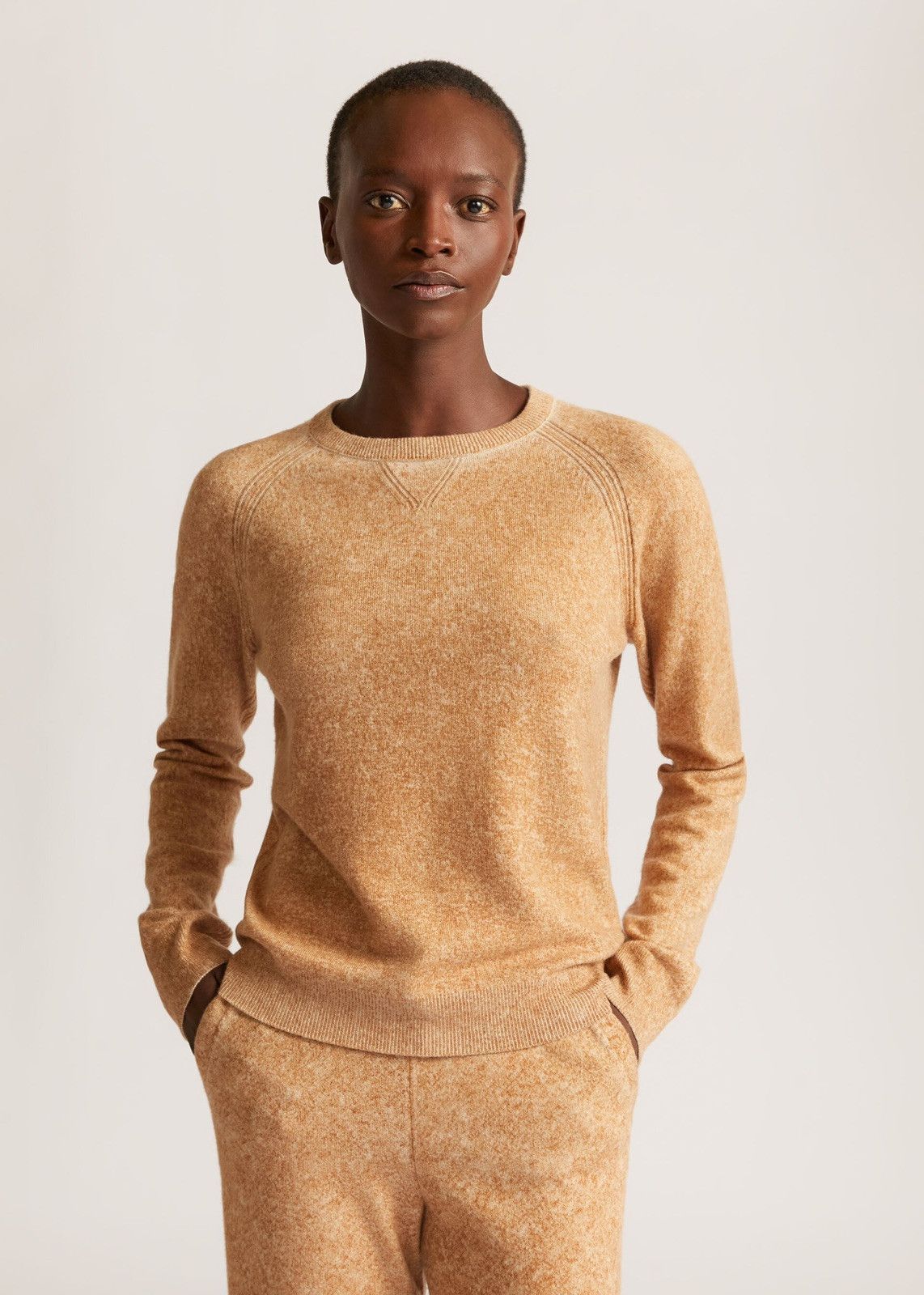 Loro Piana o1srvl11e0125 Merano Cashmere Crewneck Sweater in Camel Size S / US 4 / IT 40 - 2 Thumbnail