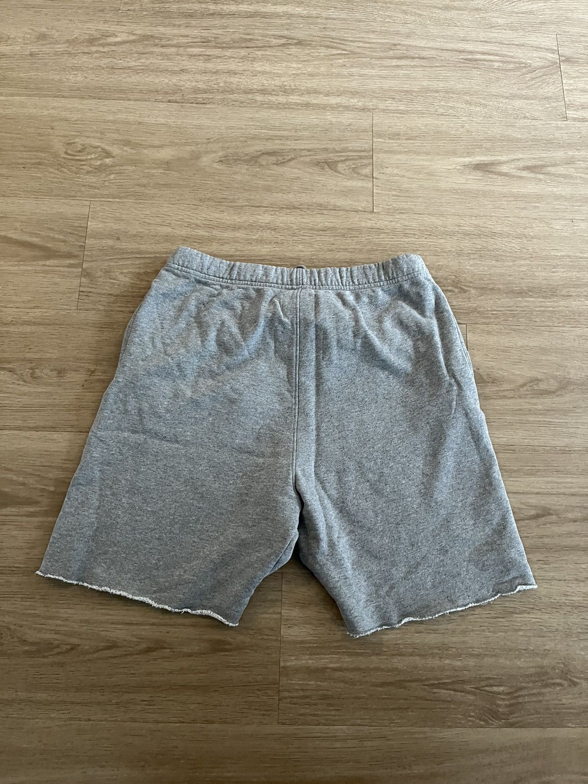 【GROVE】GRVB_PIG DYED LOGO SWEATSHORTS Sp5der OG Web Logo Sweat Short Heather Grey Men's - SS24 - US