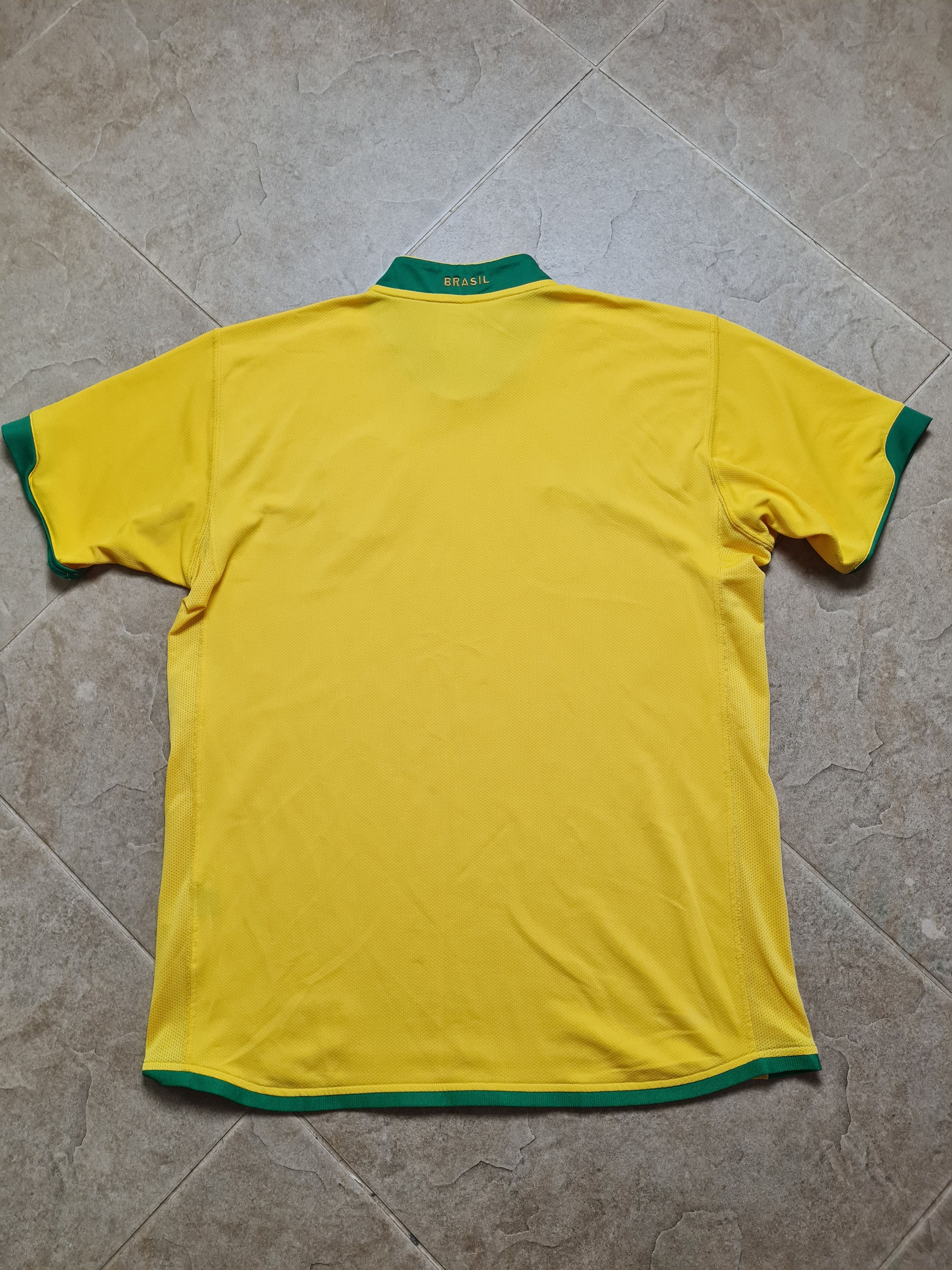 Nike Vintage Football Nike Brazil 2006 World Cup Soccer shirt Size US L / EU 52-54 / 3 - 11 Thumbnail