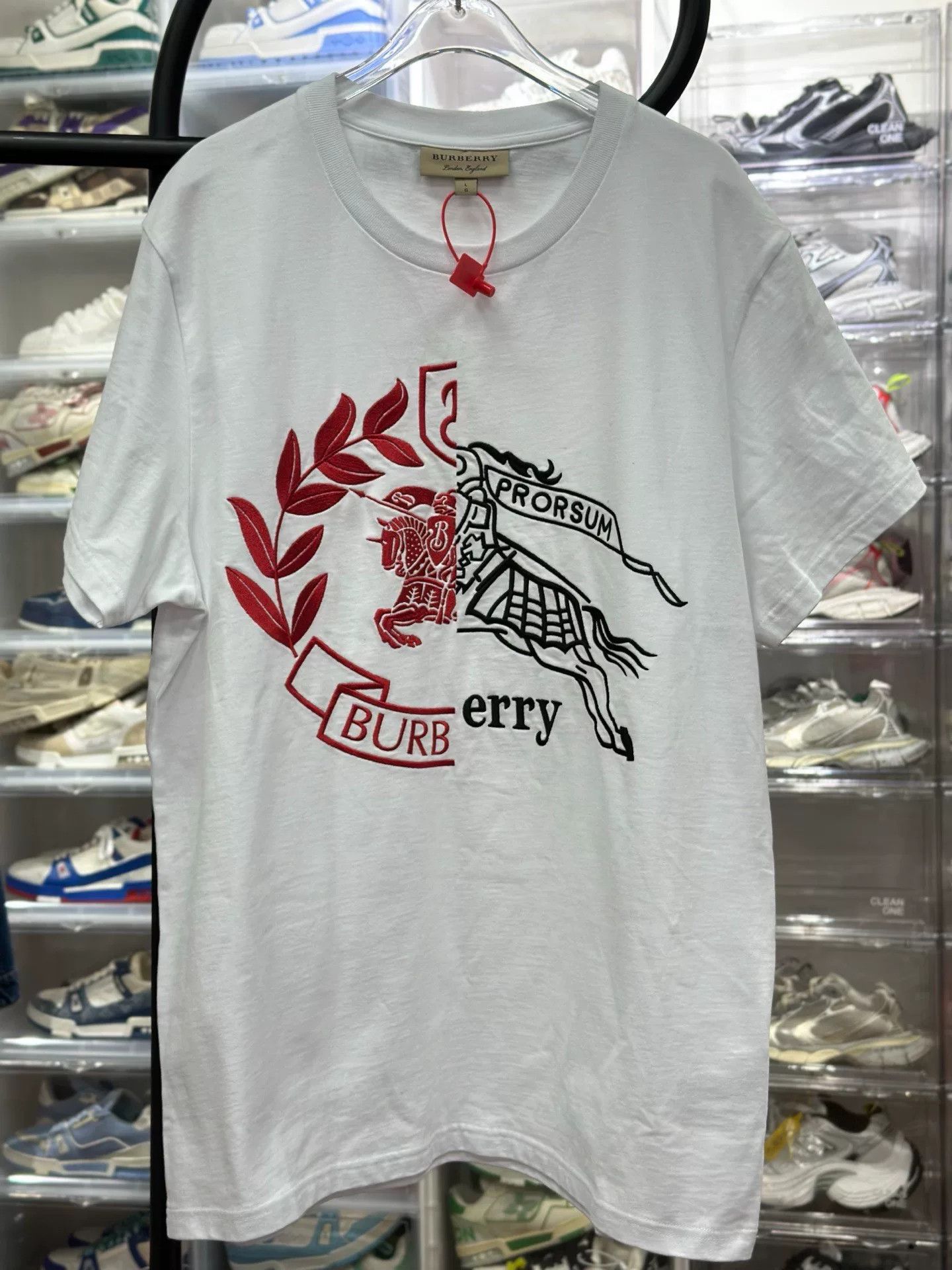 Burberry Burberry Retro Embroidered White T-Shirt L Men Size US L / EU 52-54 / 3 - 1 Thumbnail