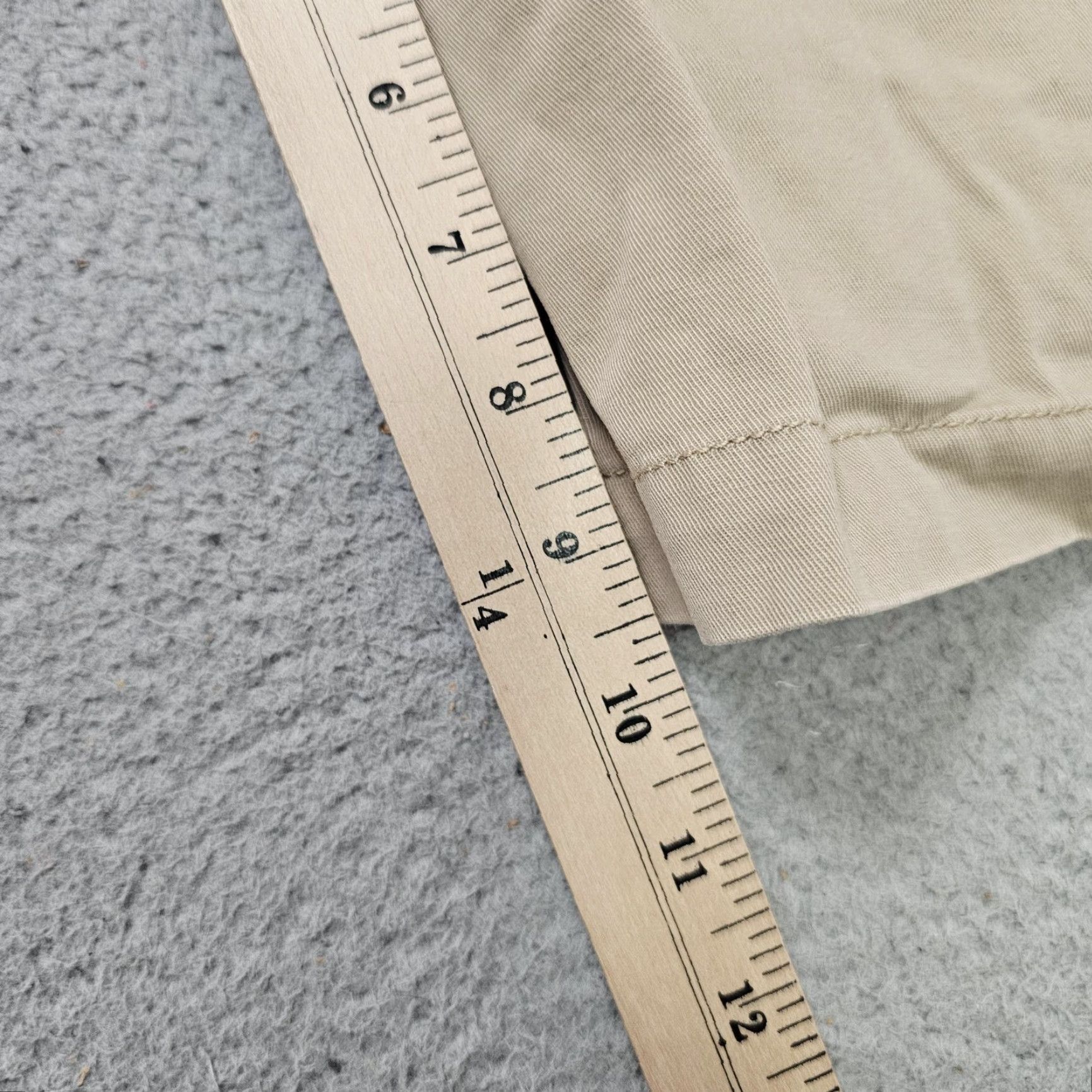 Dockers Dockers Cargo Shorts Mens 30 Beige Relaxed Fit 10 Inseam Casual Cotton Front Pocket Decorated with Dockers Logo Size US 30 / EU 46 - 6 Thumbnail