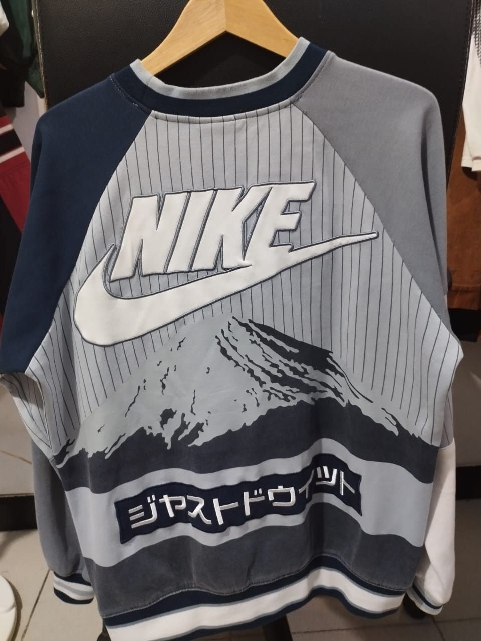 Nike Nike tokyo Crewneck Size US L / EU 52-54 / 3 - 1 Thumbnail