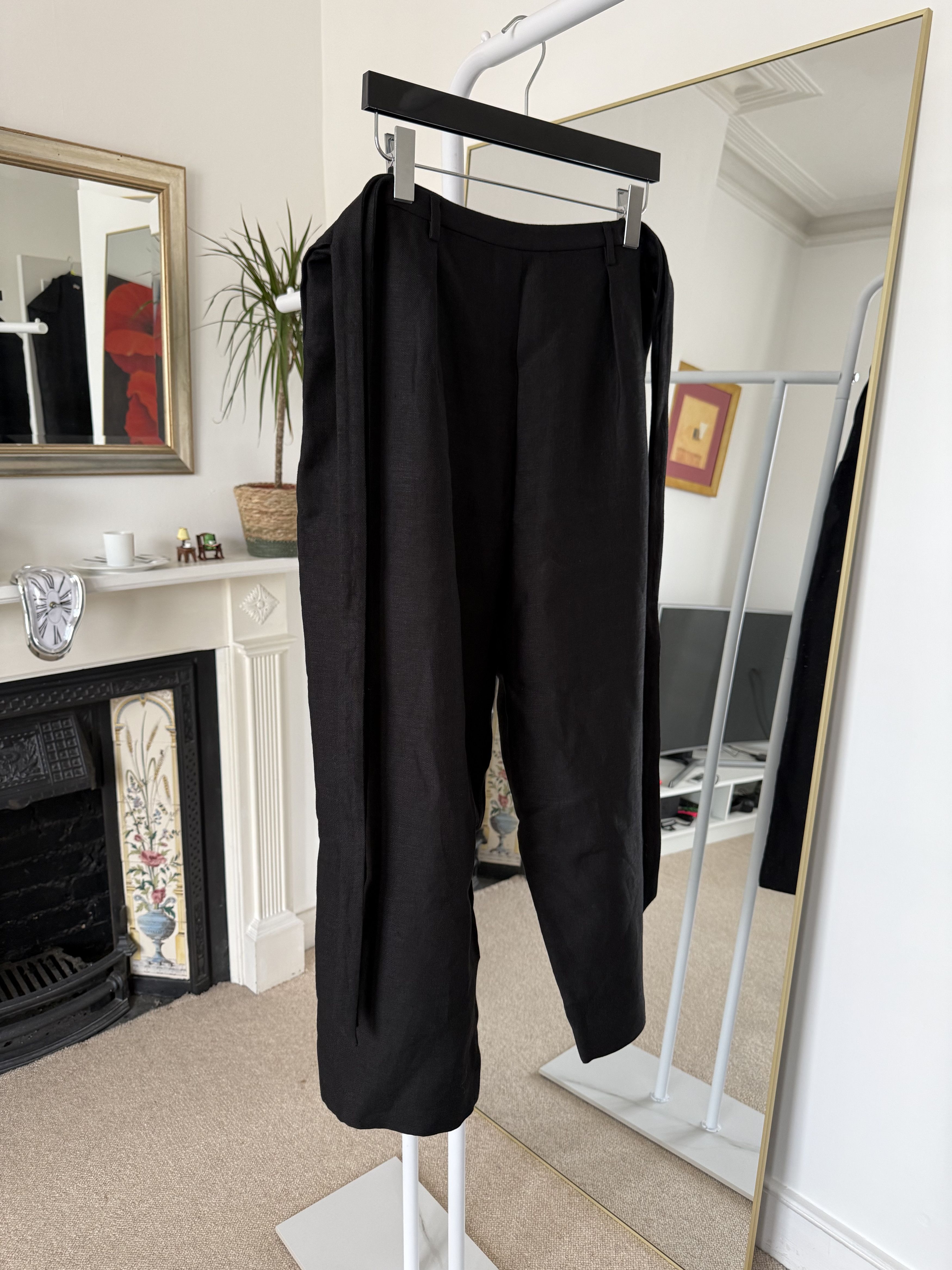 Saint Laurent Paris FW21' Saint Laurent Cropped Hakama-Pleat Tied pants Size US 36 / EU 52 - 6 Thumbnail