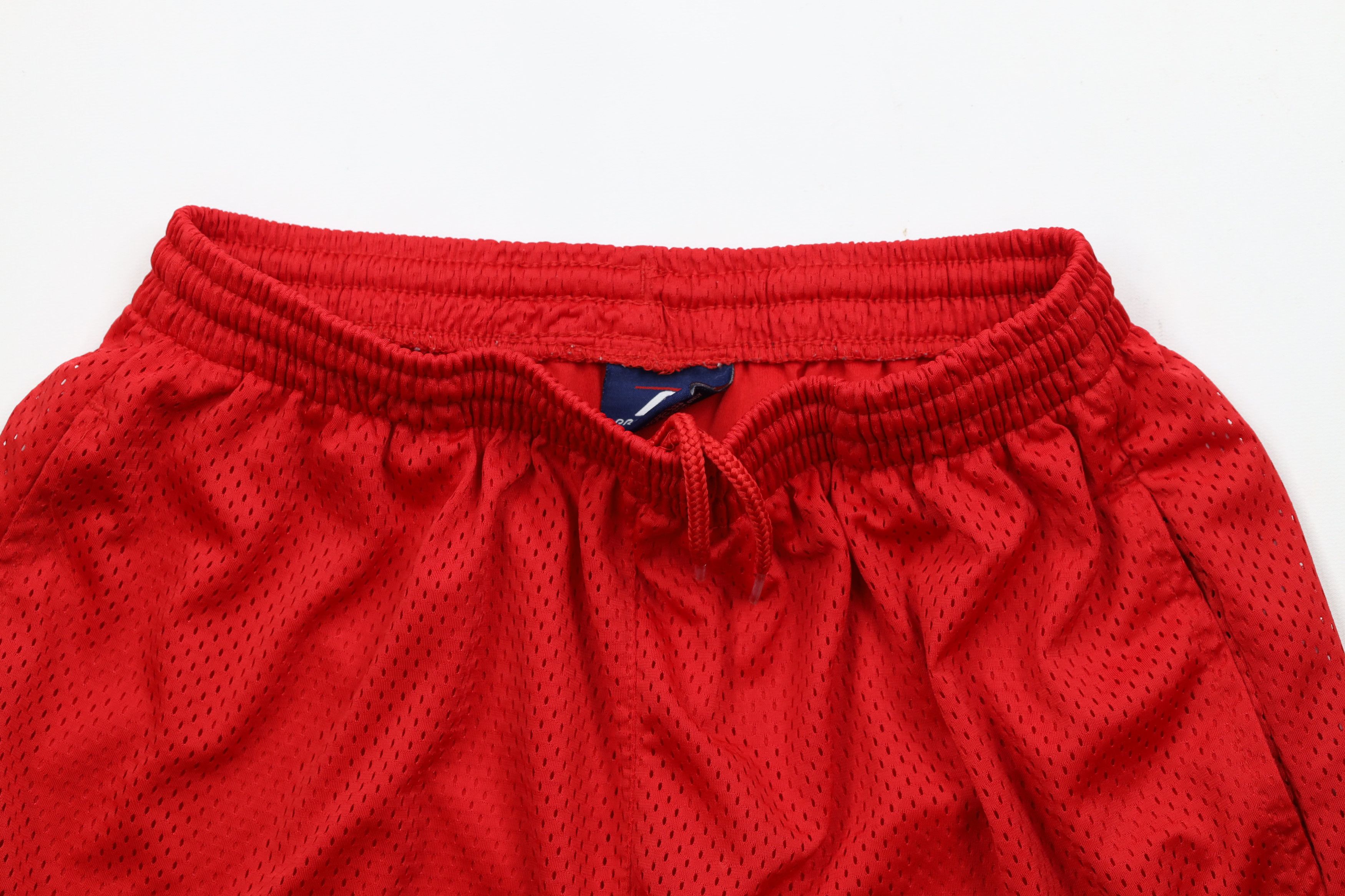 Vintage Vintage 90s University of Wisconsin Above Knee Mesh Shorts Size US 32 / EU 48 - 2 Thumbnail