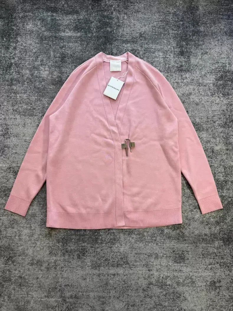 Givenchy Givenchy Pink Buckle Wool Cardigan Size US S / EU 44-46 / 1 - 1 Thumbnail