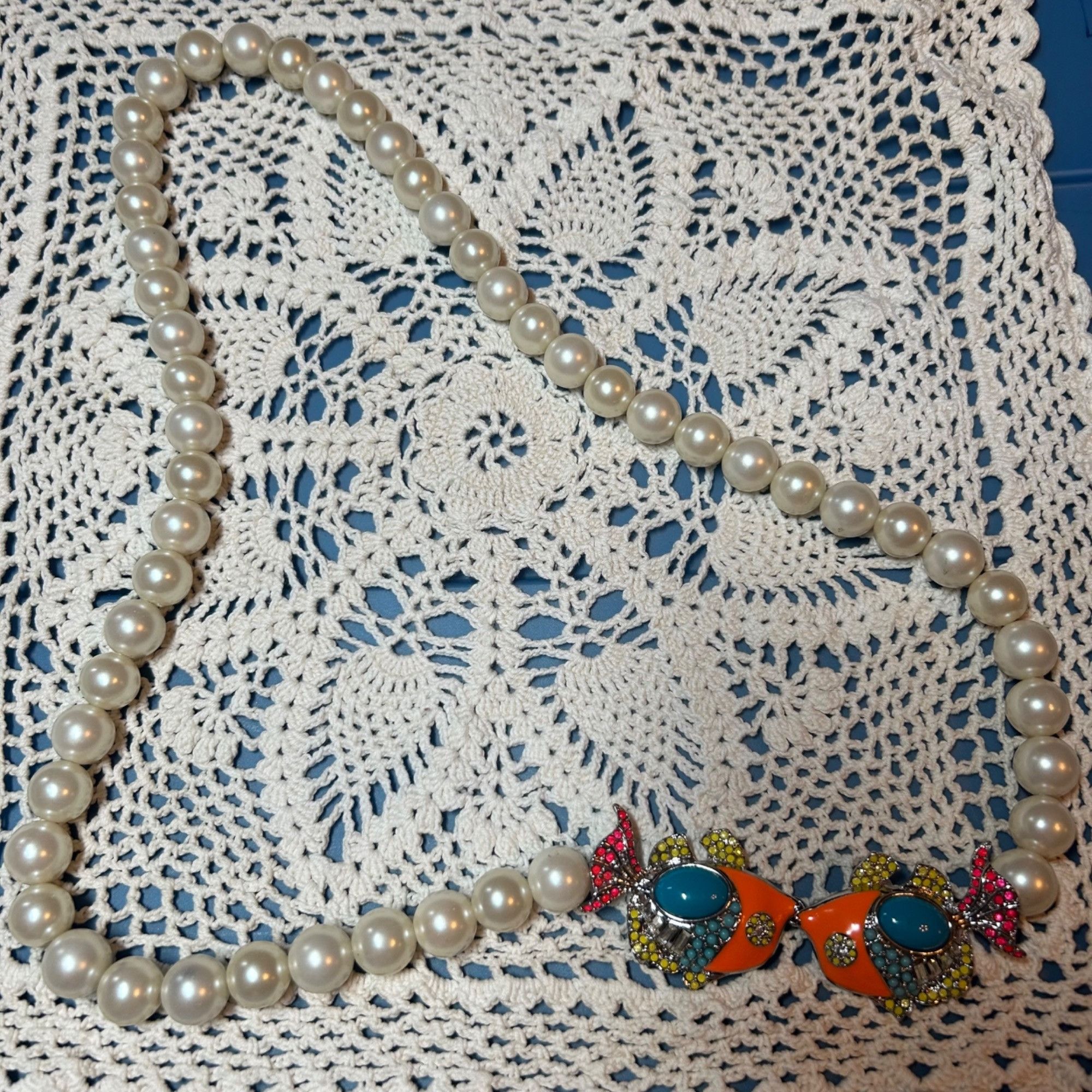 Ann Taylor Ann Taylor Faux Pearl Kissing Neon Rhinestone Fish Necklace Size ONE SIZE - 6 Thumbnail